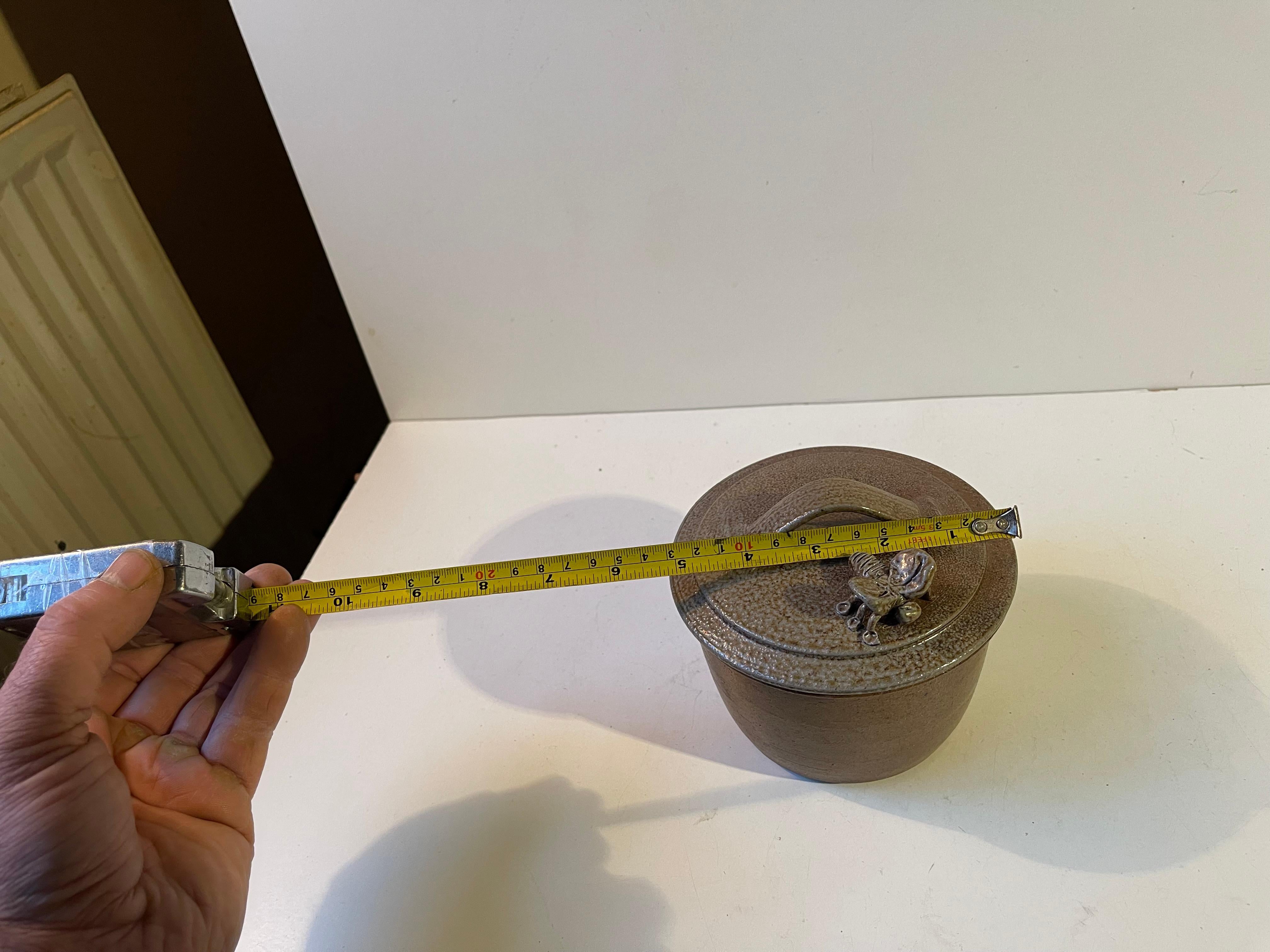 Smaltato Vasetto di miele in gres smaltato con ape del danese Getter Hundstrup in vendita