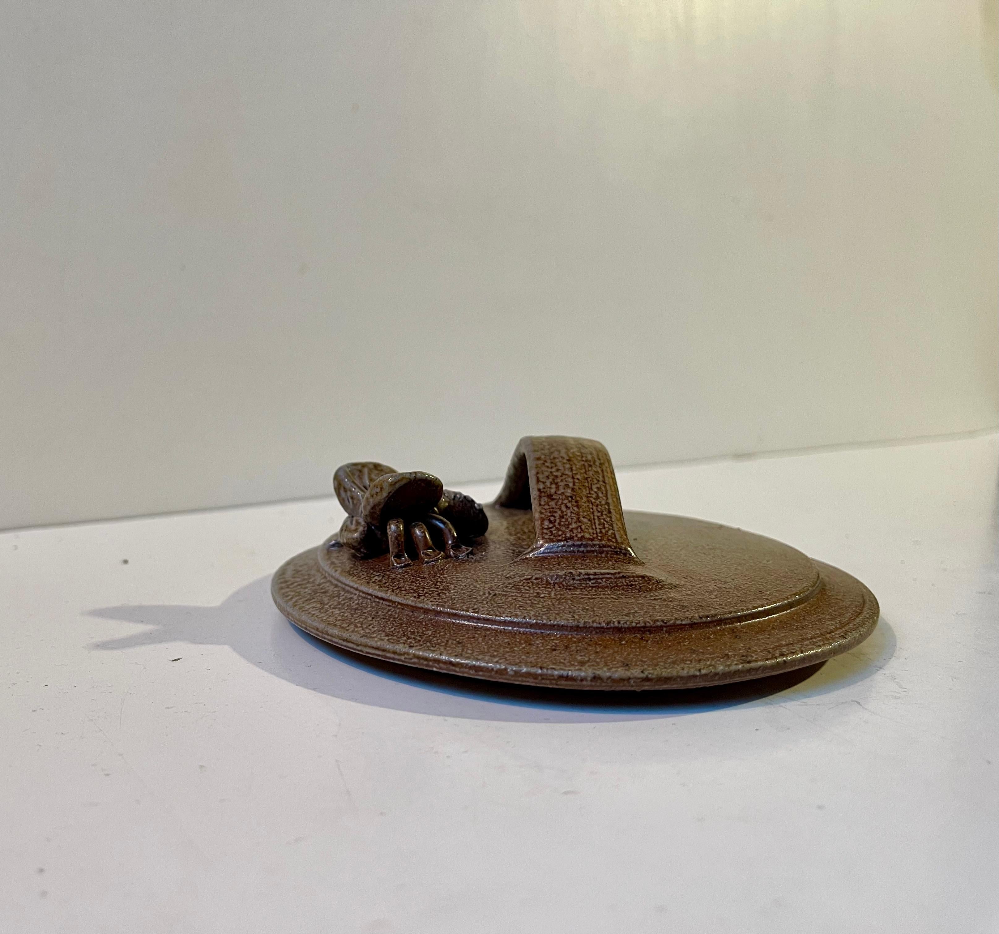 Vasetto di miele in gres smaltato con ape del danese Getter Hundstrup in vendita 1