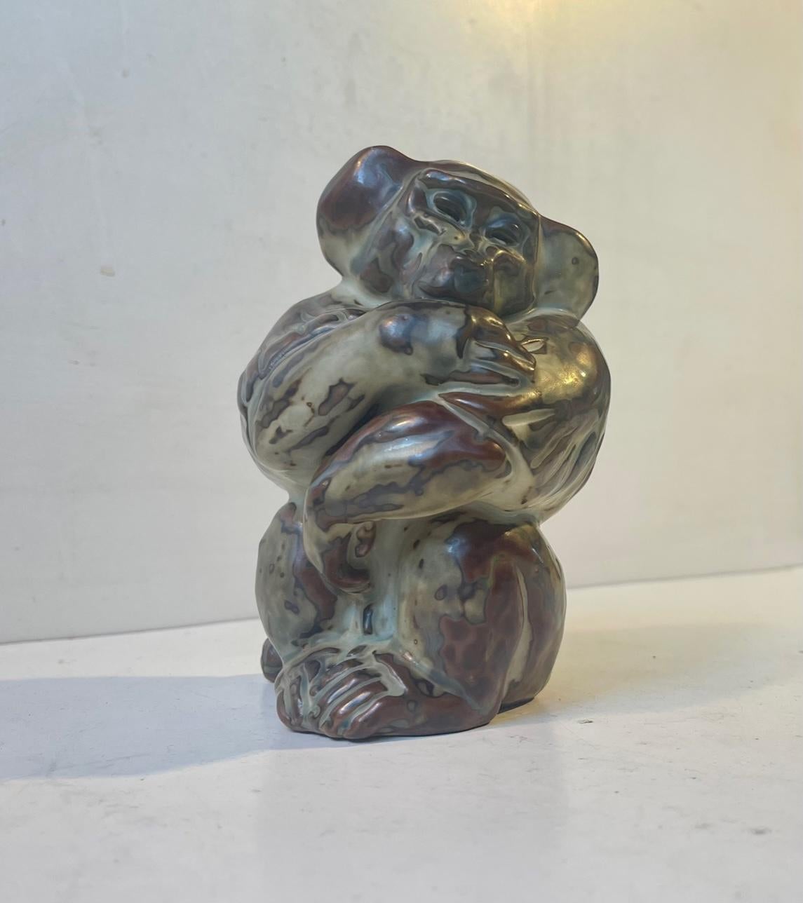Cette série d'éléphants/mammouths, ours, singes, etc. a été conçue par le céramiste danois Knud Kyhn (KK) en 1929-1936. Largement inspirées par les glaçures chantantes appliquées dans les créations d'Axel Salto et de Bode Willumsen, ces figurines