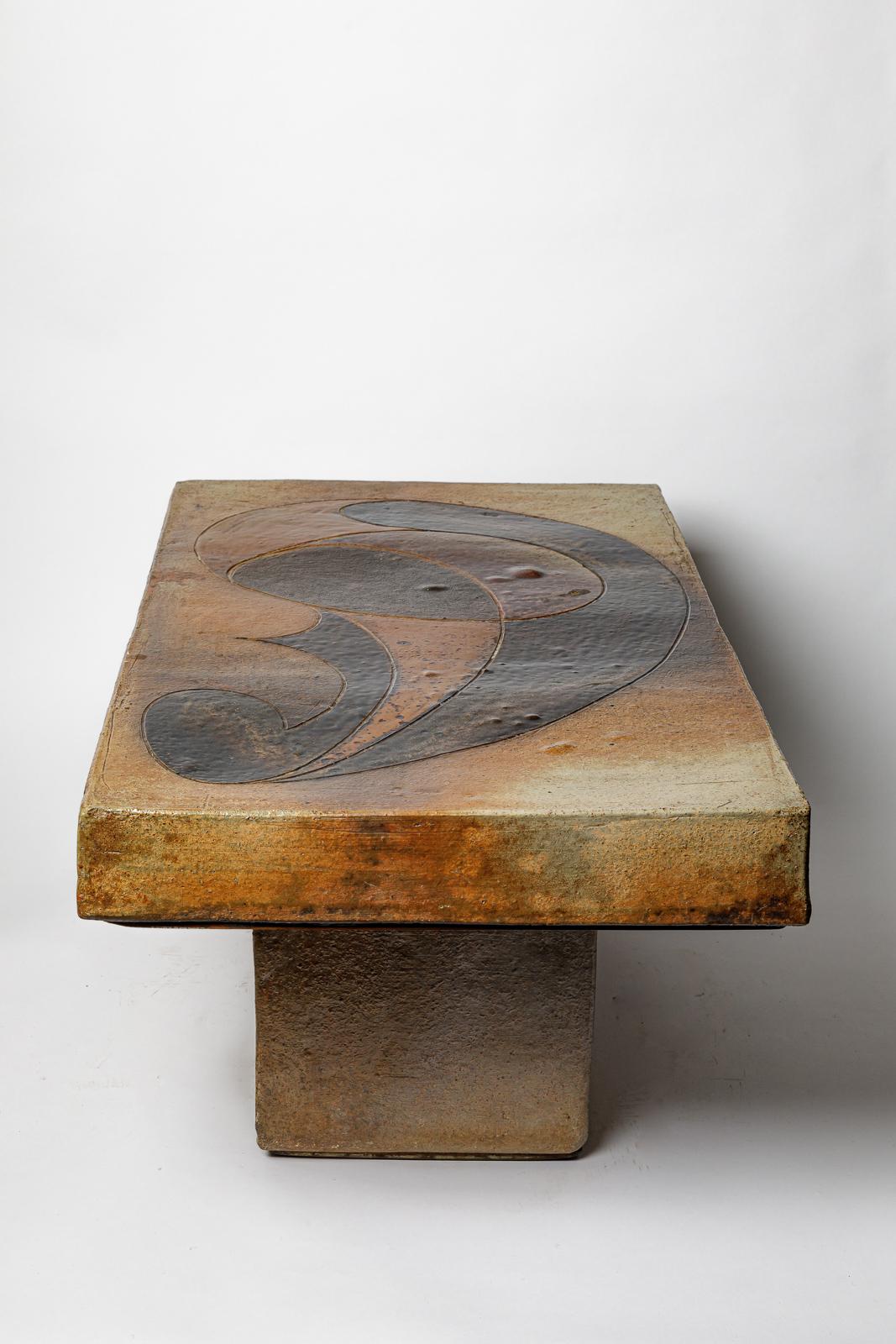 Table en grès émaillé à décor géométrique de Georges Martin, vers 1970. Excellent état - En vente à Saint-Ouen, FR