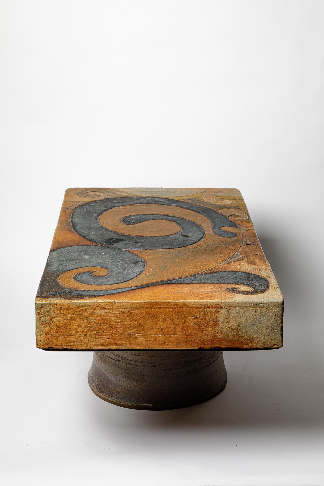 Céramique Table en grès émaillé à décor géométrique de Georges Martin, vers 1970. en vente