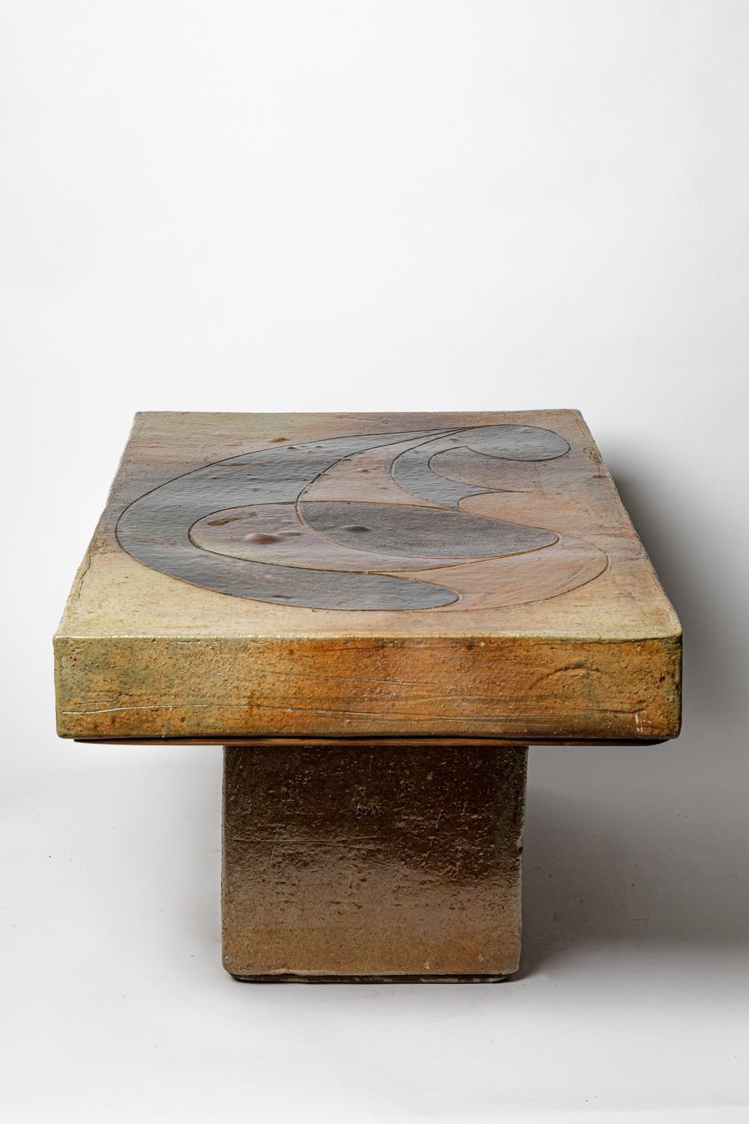 Céramique Table en grès émaillé à décor géométrique de Georges Martin, vers 1970. en vente