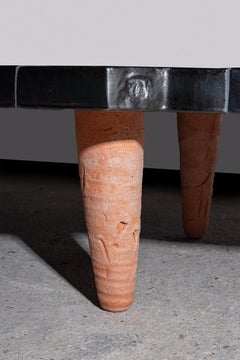 Tavolo in gres smaltato con decorazione geometrica di Jean-Pierre Viot, 2023