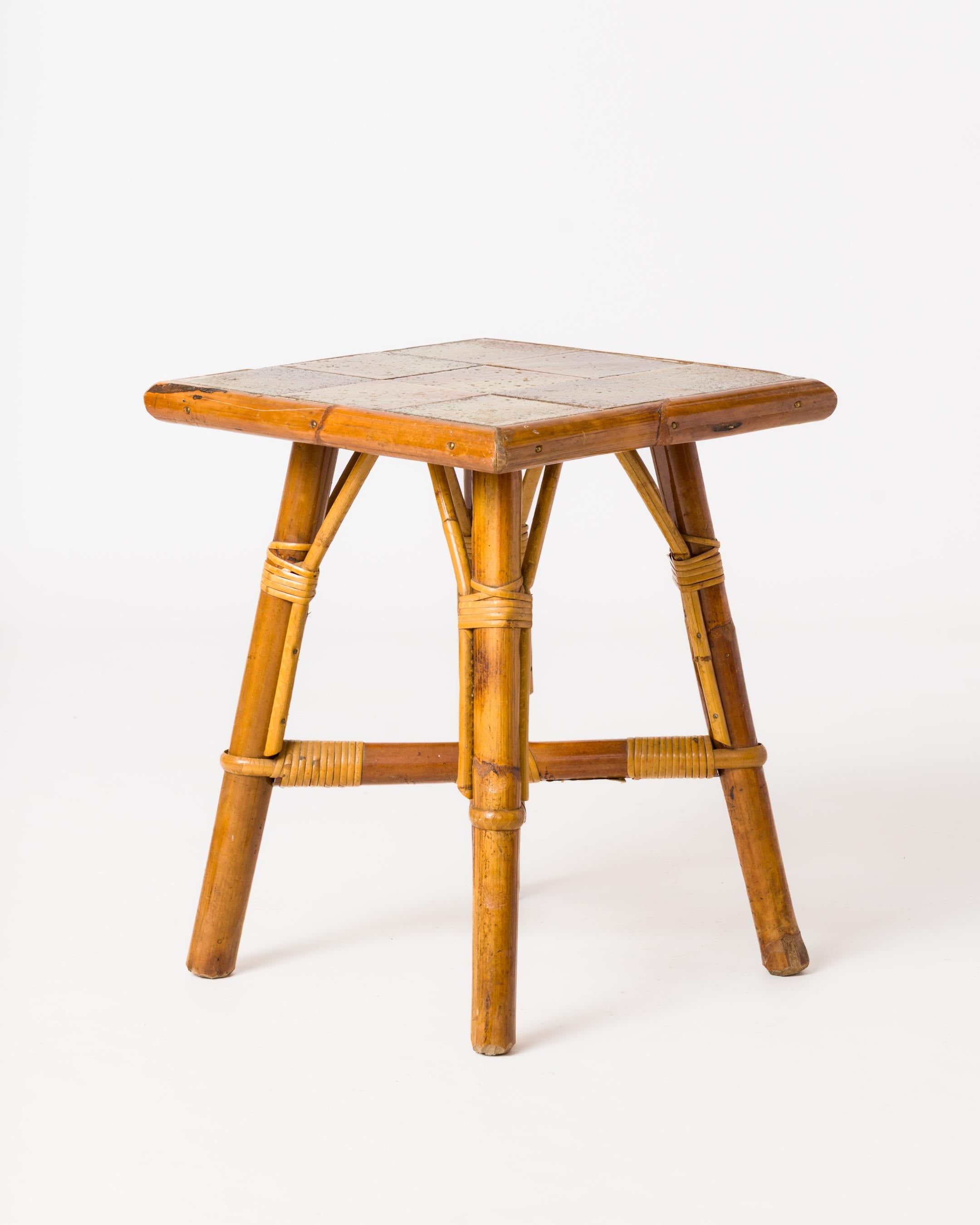 Français Table d'appoint en grès émaillé et rotin att. Bergon Anduze - France 1950's en vente