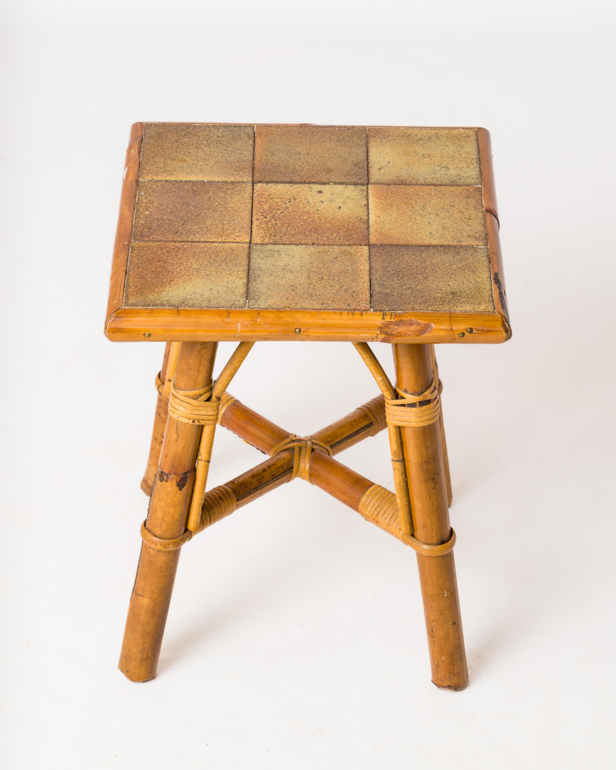 Table d'appoint en grès émaillé et rotin att. Bergon Anduze - France 1950's Bon état - En vente à New York, NY