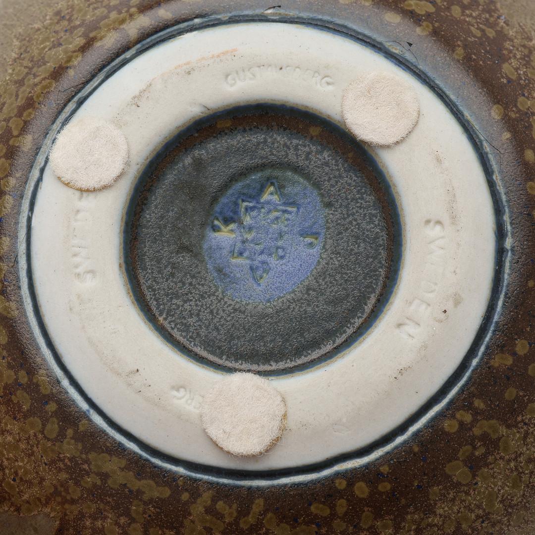 Suédois Vase en grès émaillé de Wilhelm Kåge. Suède vers les années 1950. en vente