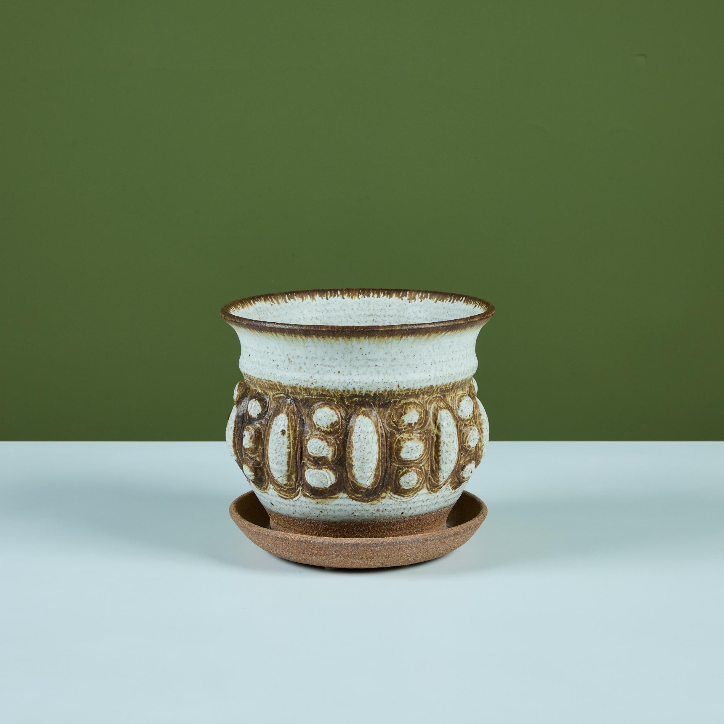 Vaso in gres smaltato con presa d'acqua In condizioni ottime in vendita a Los Angeles, CA