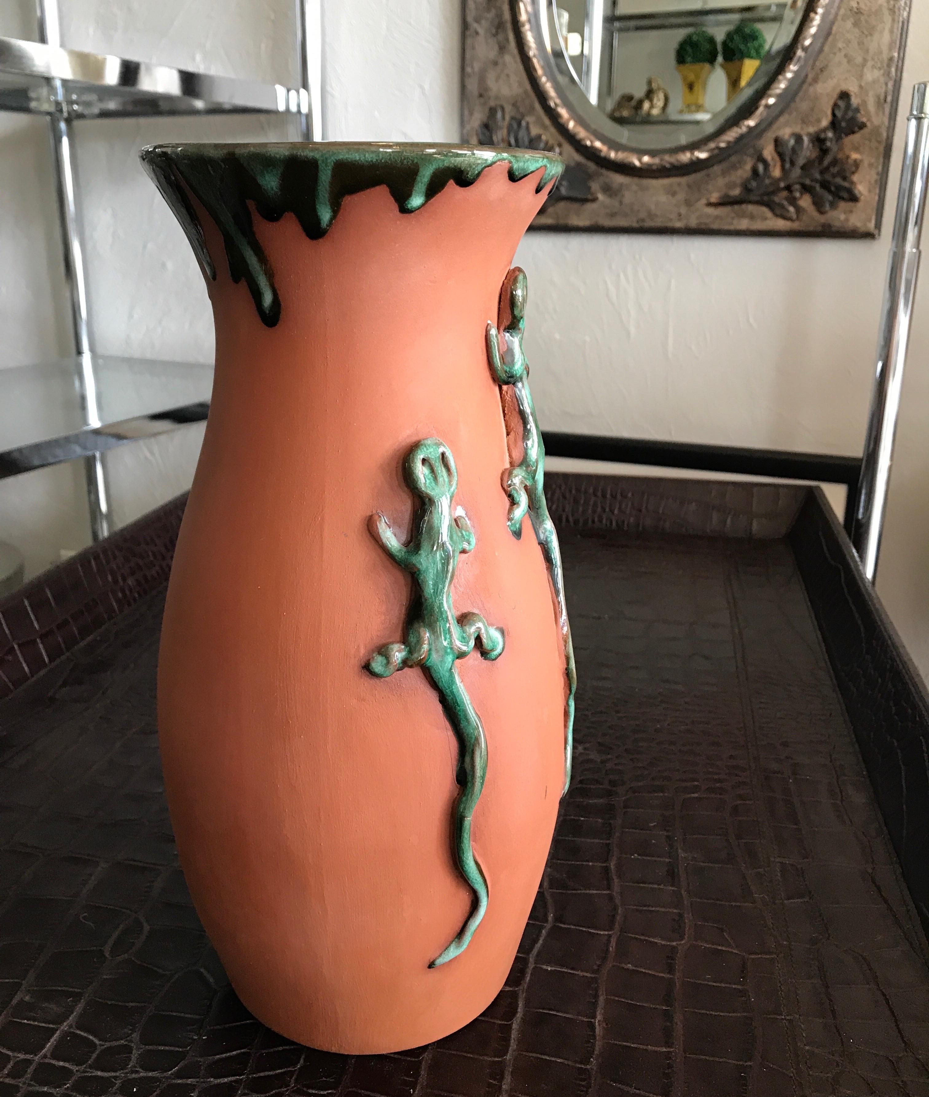 Glazed Terra Cotta Gecko Art Pottery Vase In Good Condition For Sale In West Palm Beach, FL