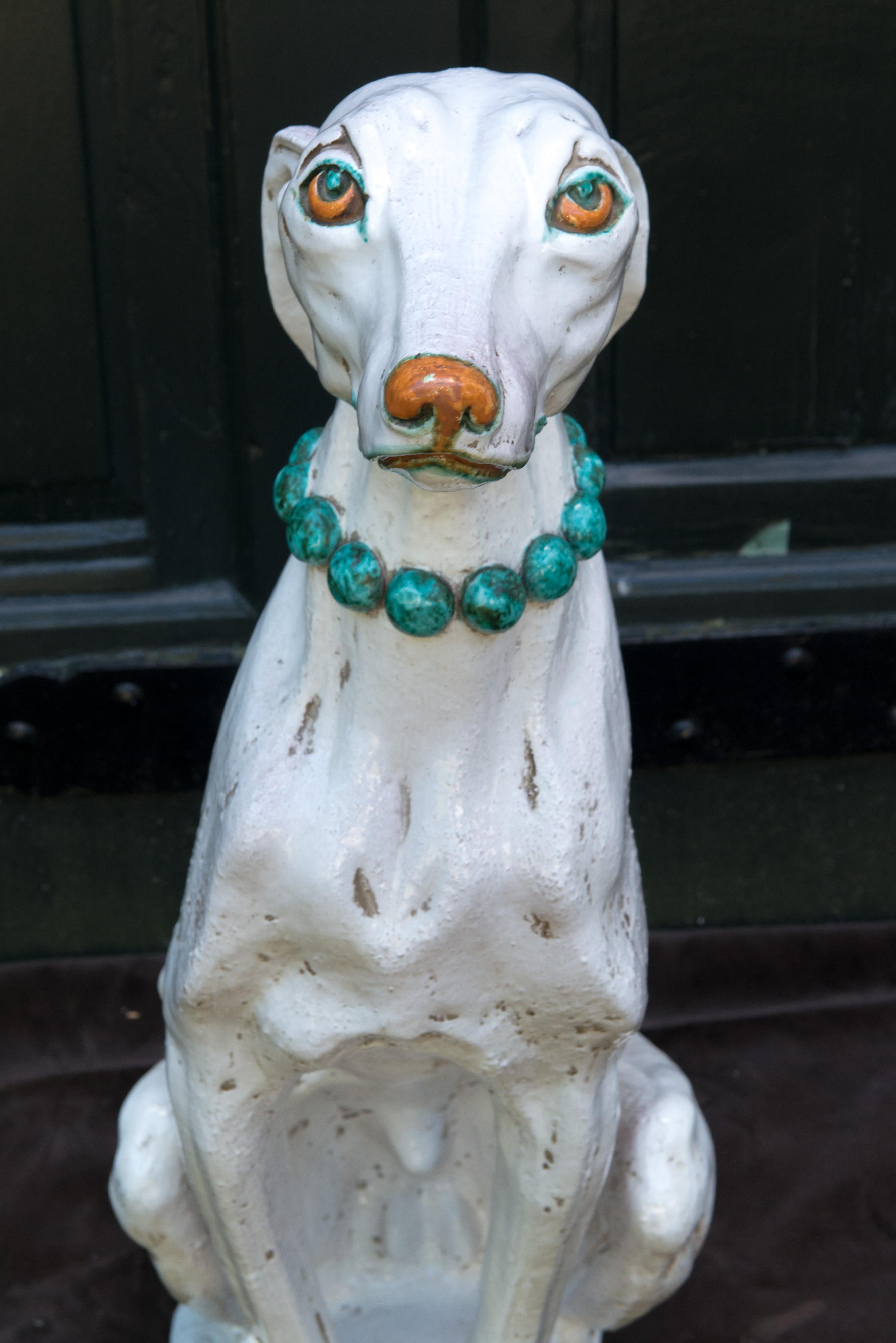Stilvoller glasierter Windhund aus Terrakotta im Angebot 3