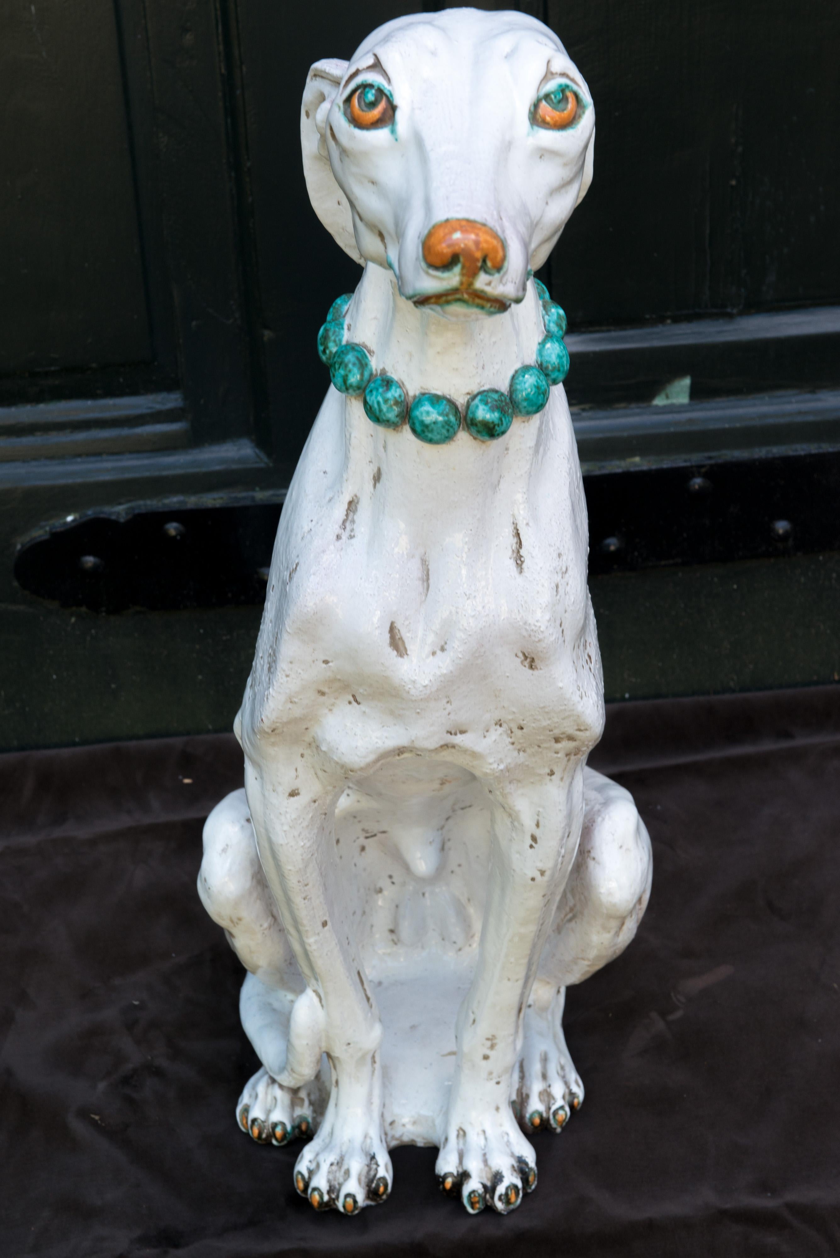 Stilvoller glasierter Windhund aus Terrakotta im Angebot 4