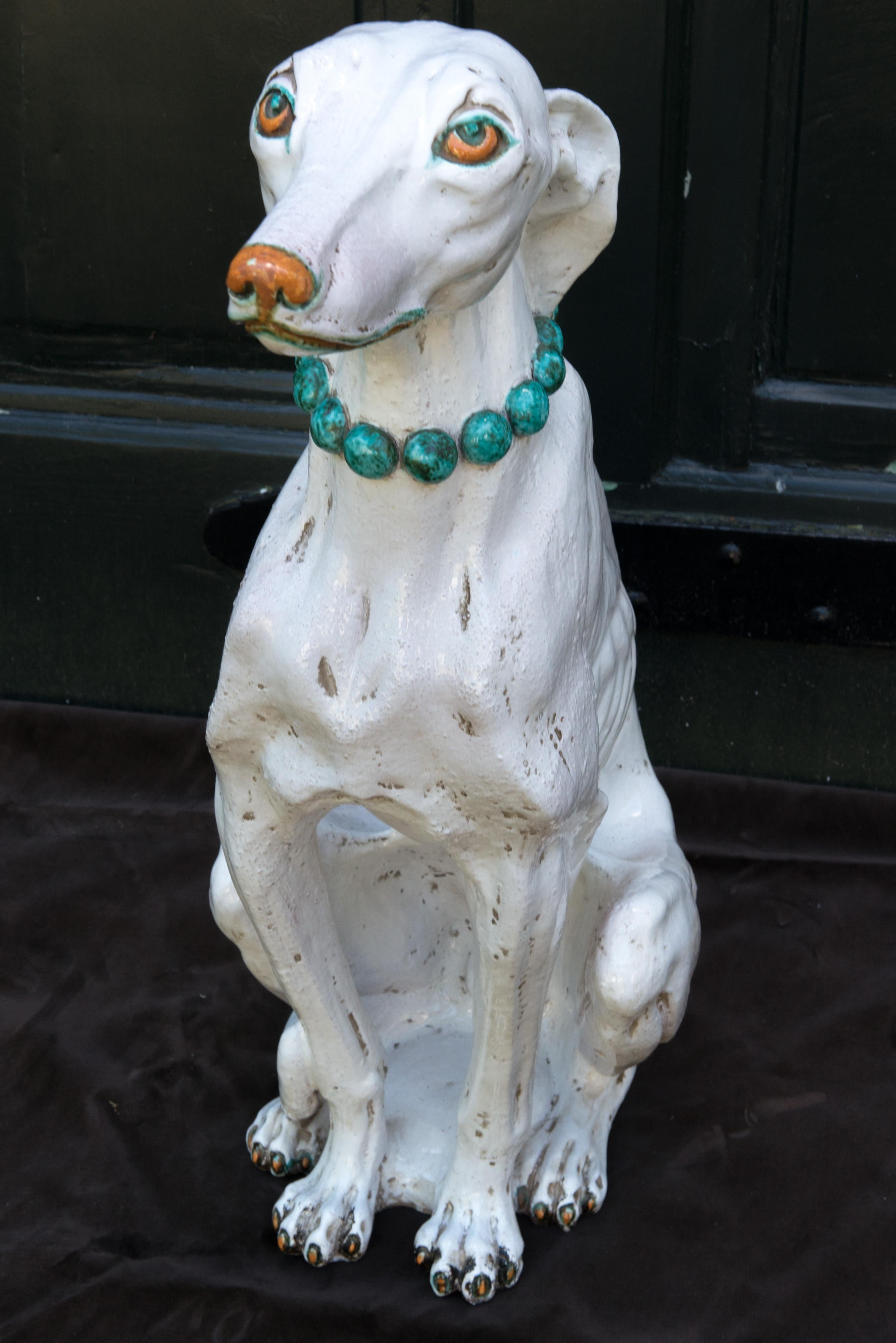 Stilvoller glasierter Windhund aus Terrakotta im Angebot 5
