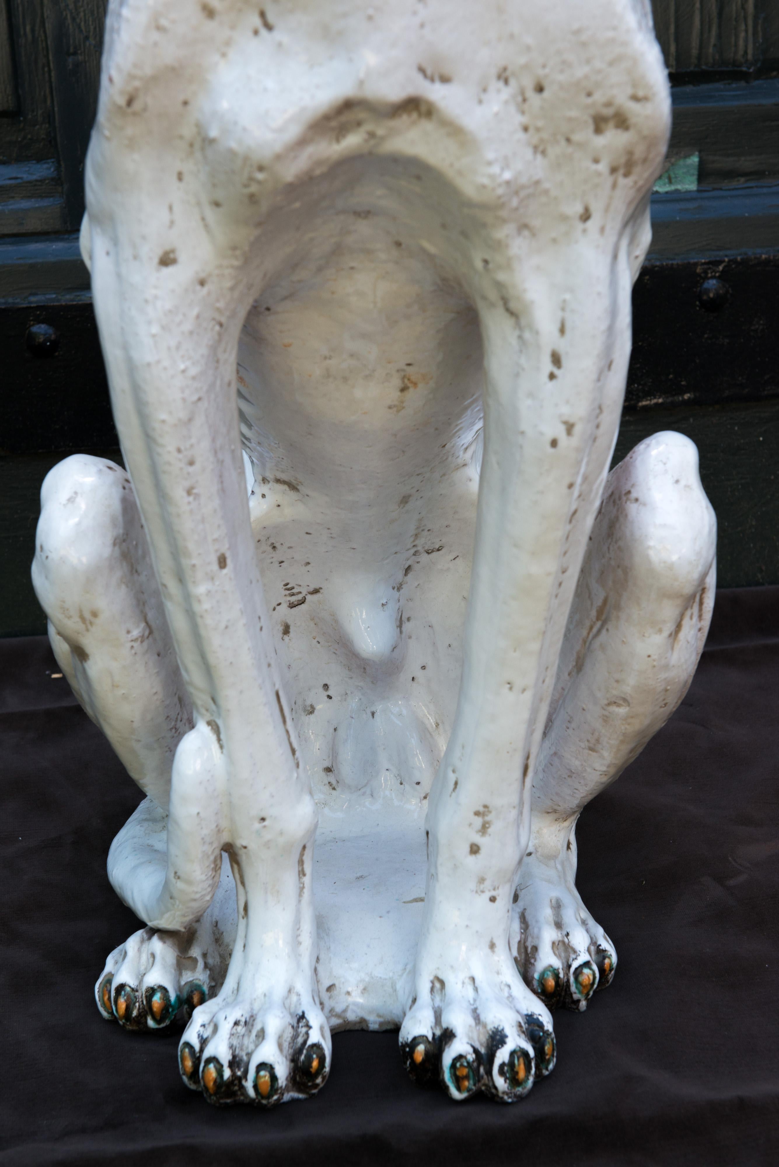 Stilvoller glasierter Windhund aus Terrakotta im Angebot 6
