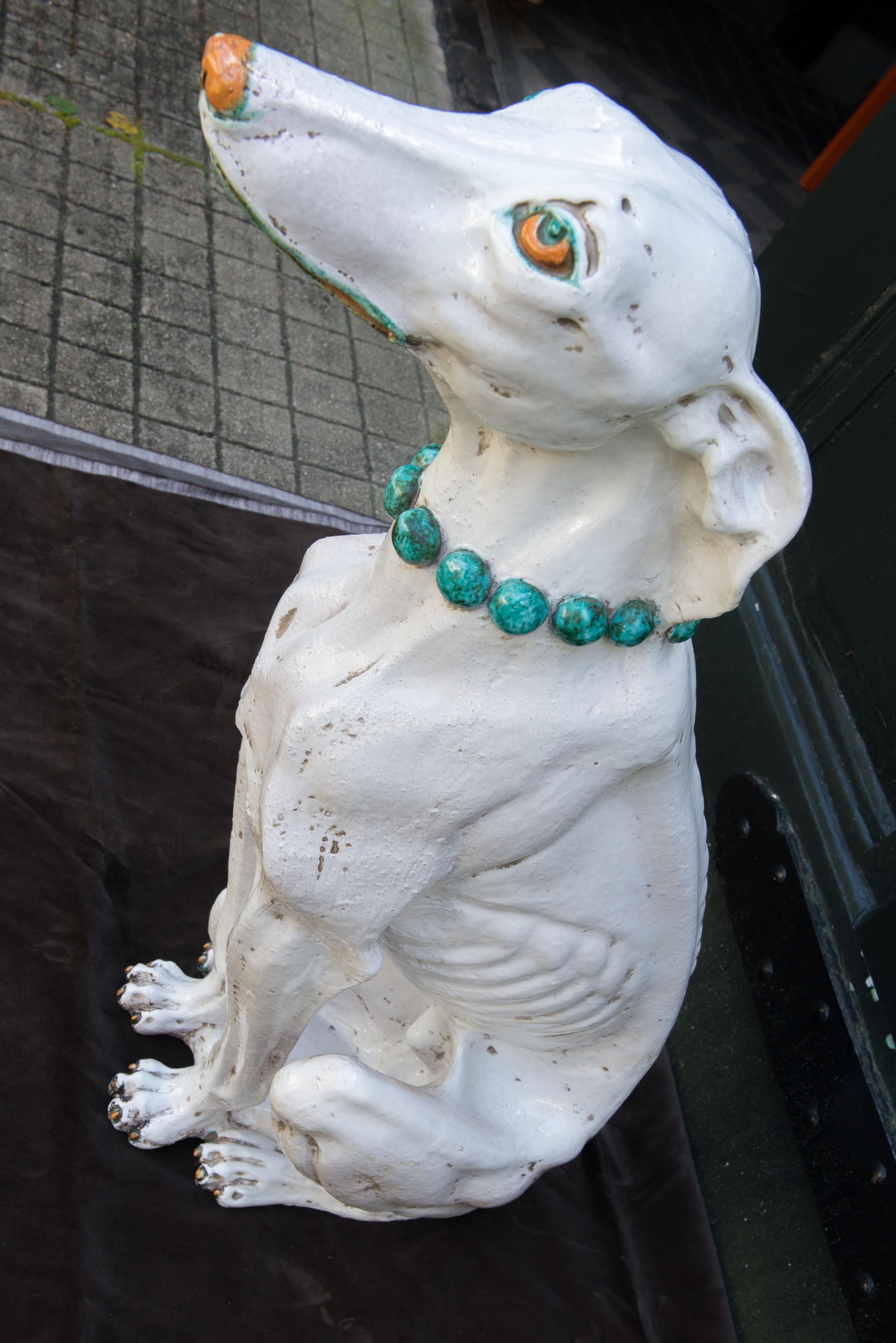 Stilvoller glasierter Windhund aus Terrakotta im Angebot 7