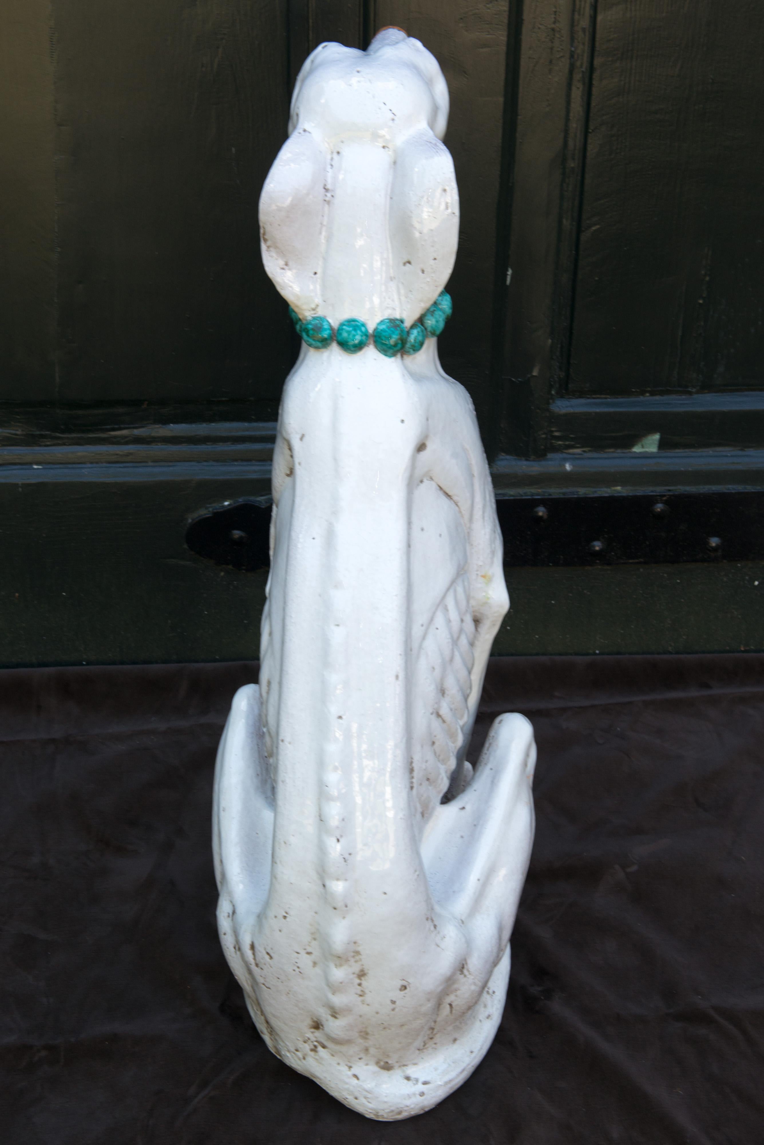 Stilvoller glasierter Windhund aus Terrakotta im Angebot 8