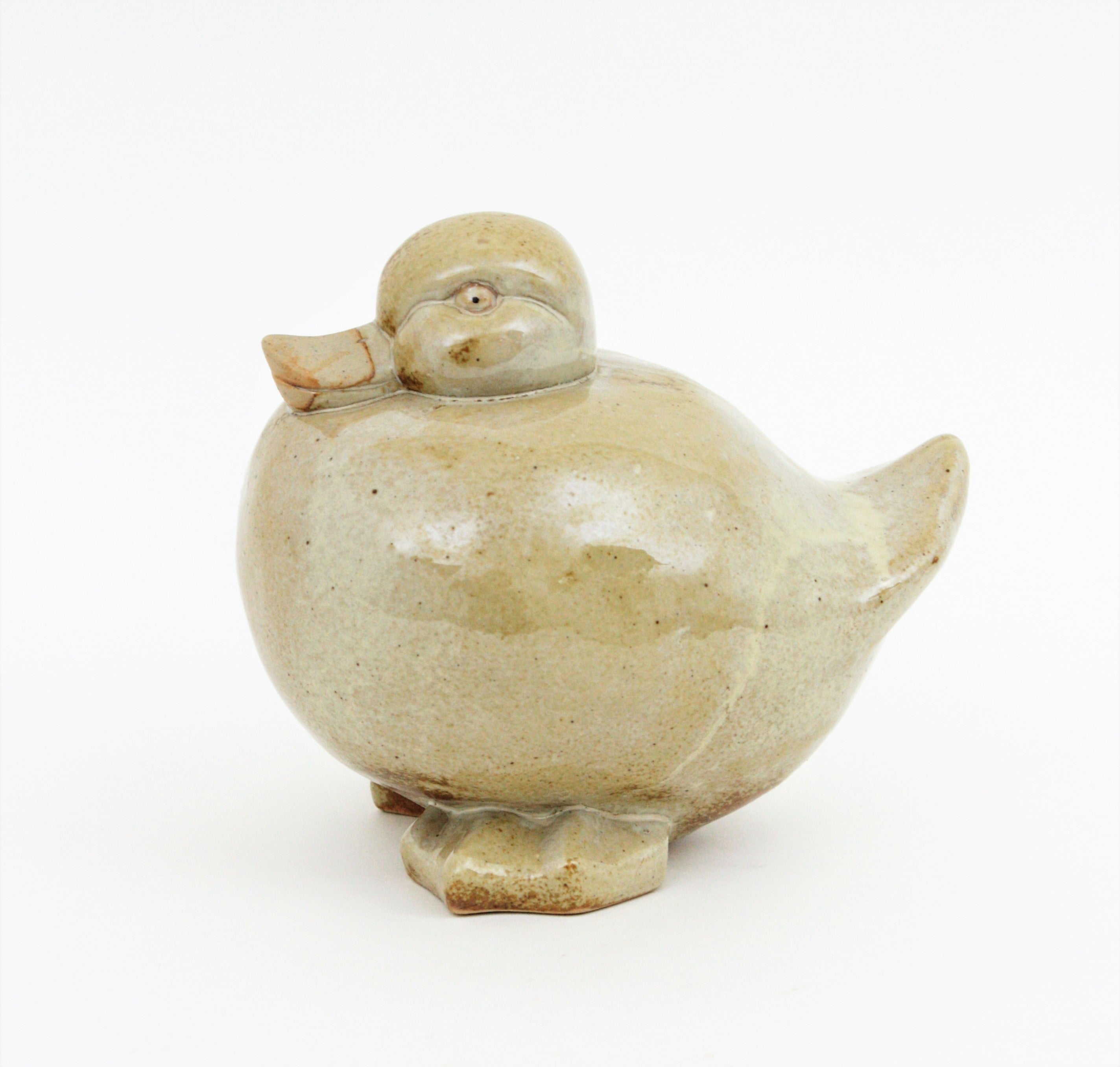 Beautiful duck figure sculpture in off white beige glazed terracotta. Spain, 1960s
This handcrafted glazed terracotta duck figure with unglazed beak is in excellent condition. 
Materials: Terracotta, Glazed.
 Terracotta, Unglazed
Use it as
