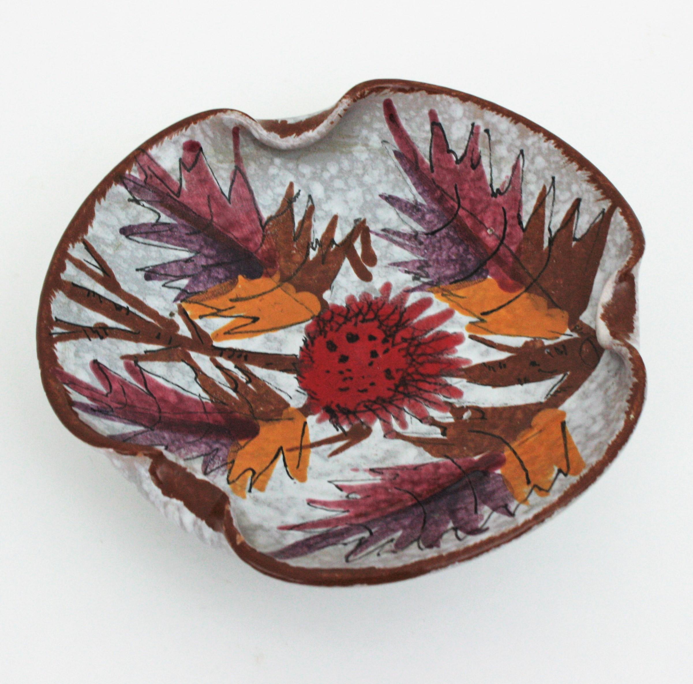 Midcentury Decorative Bowl in Glazed Terracota and Foliage Motif In Good Condition For Sale In Barcelona, ES
