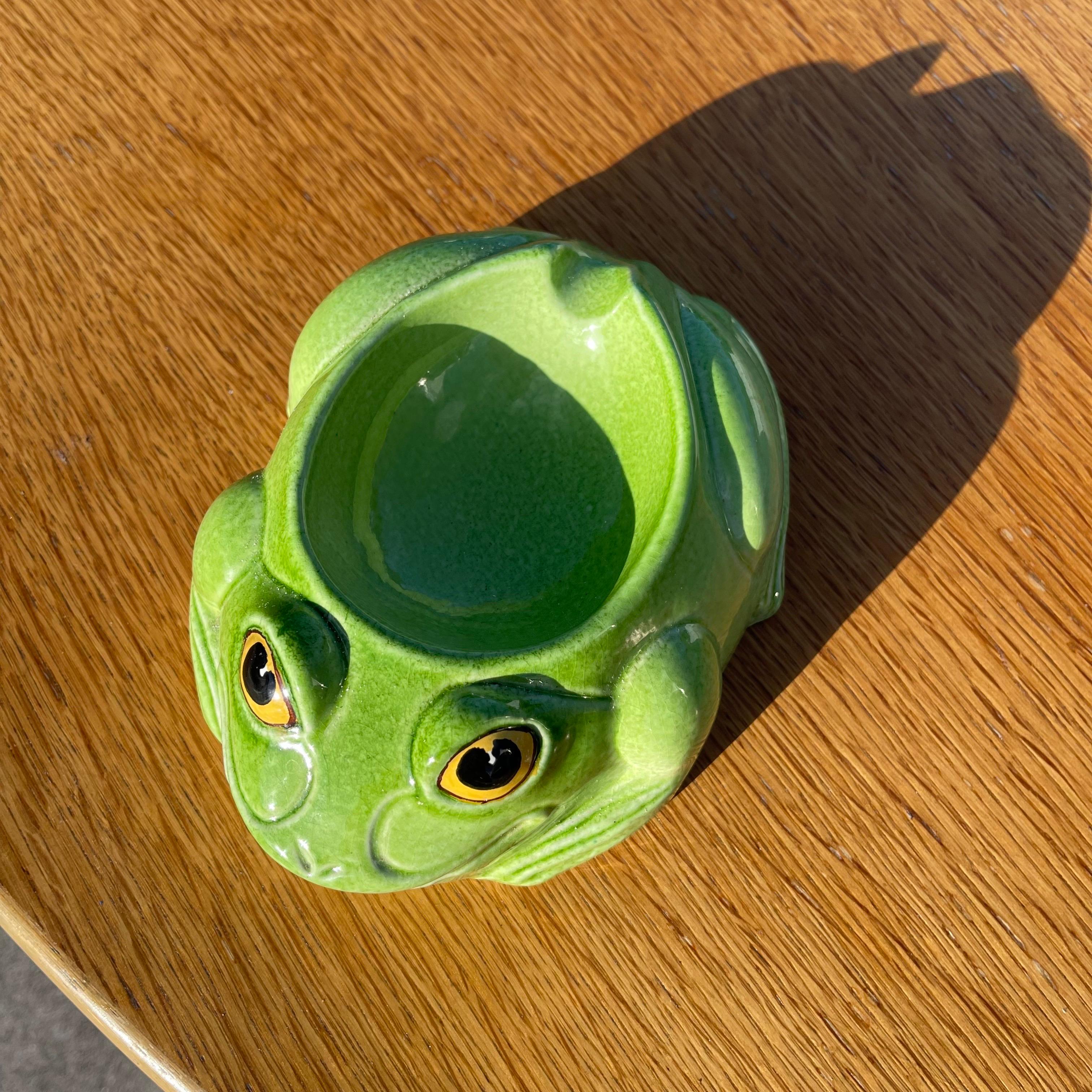 Posacenere a forma di rana in terracotta smaltata, probabilmente italiano in vendita 3