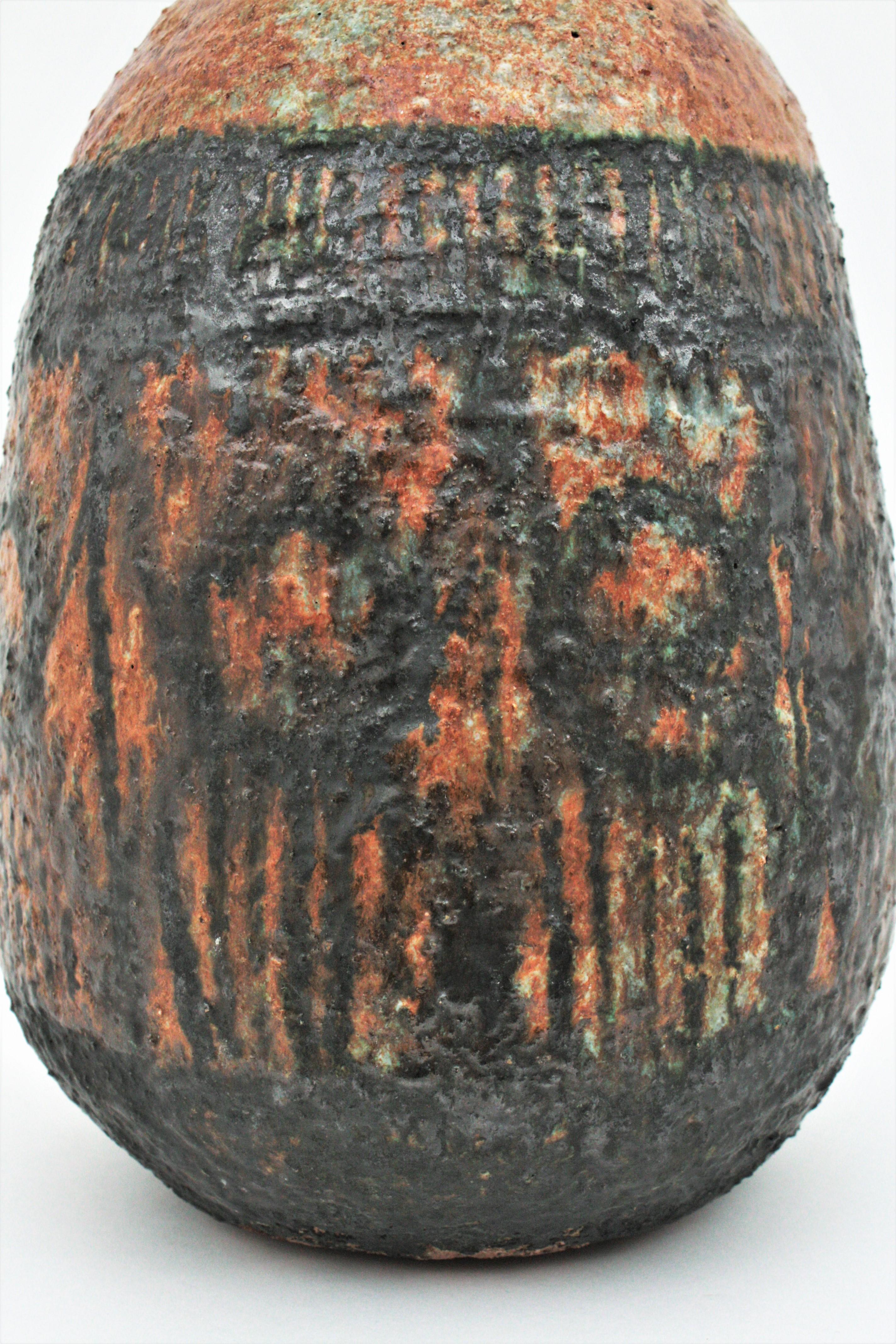 Vase surdimensionné en terre cuite émaillée avec décoration abstraite noire en vente 5