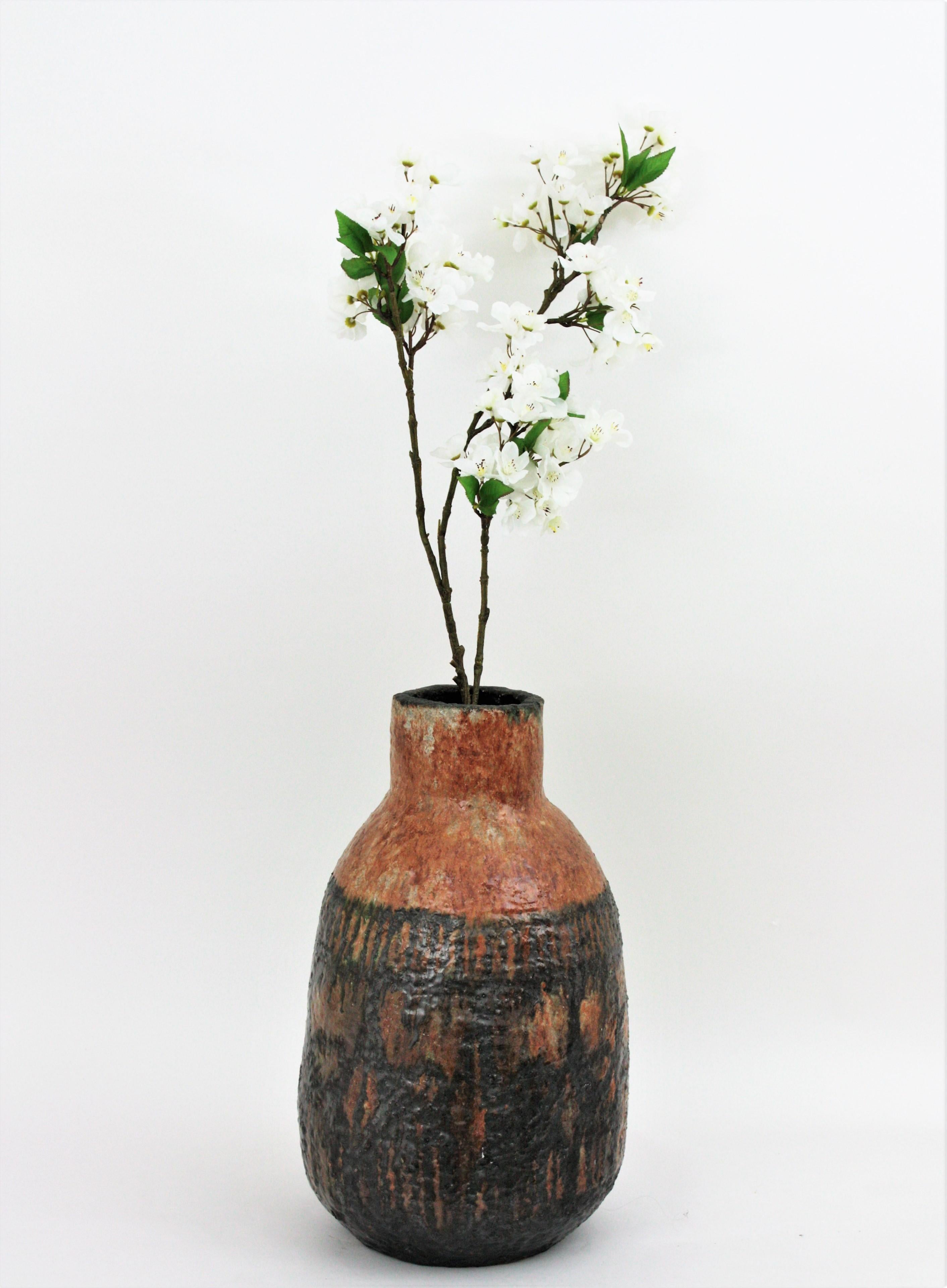 Vernissé Vase surdimensionné en terre cuite émaillée avec décoration abstraite noire en vente