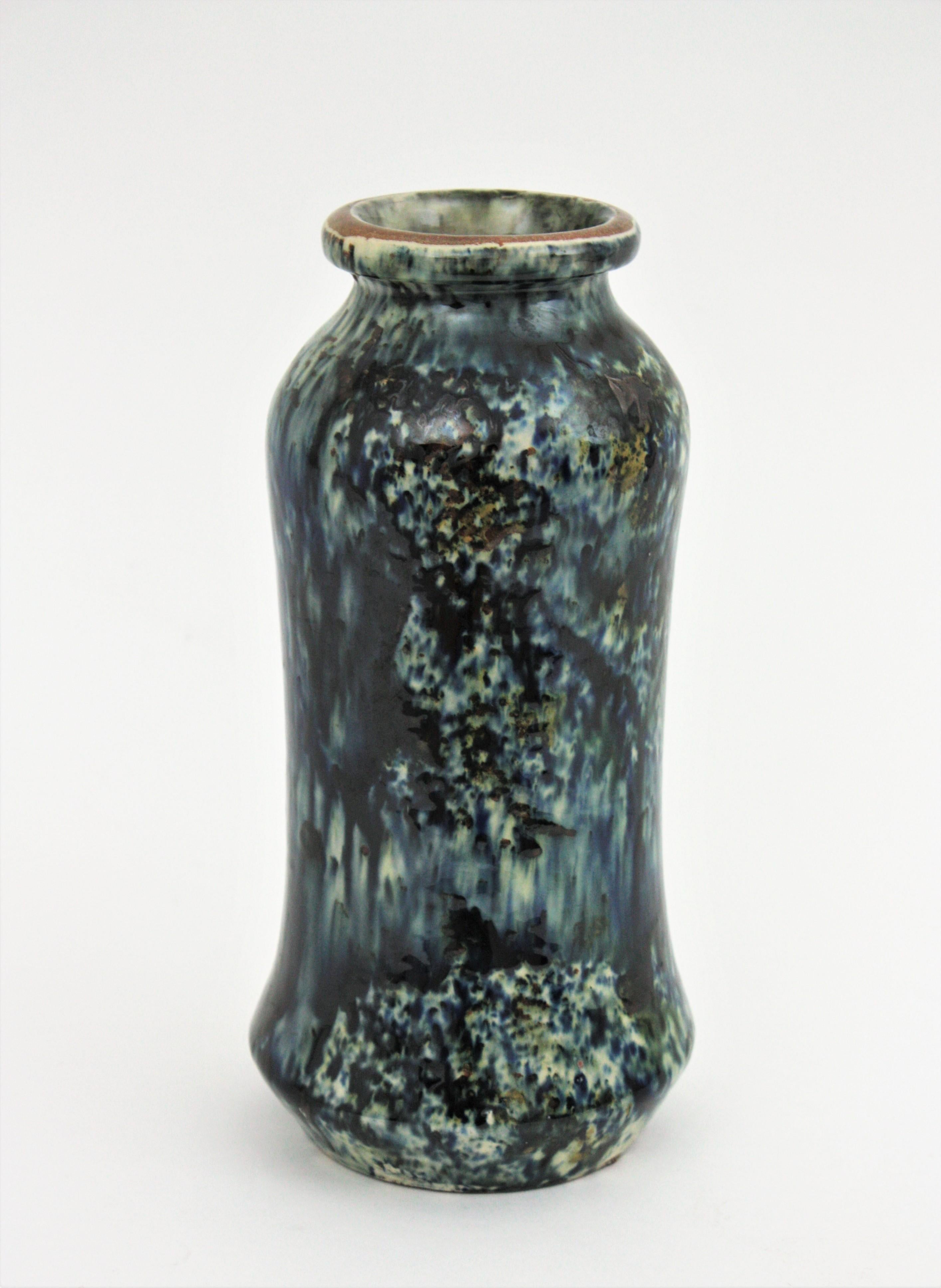 Vernissé Vase espagnol à taches en terre cuite émaillée, années 1960 en vente