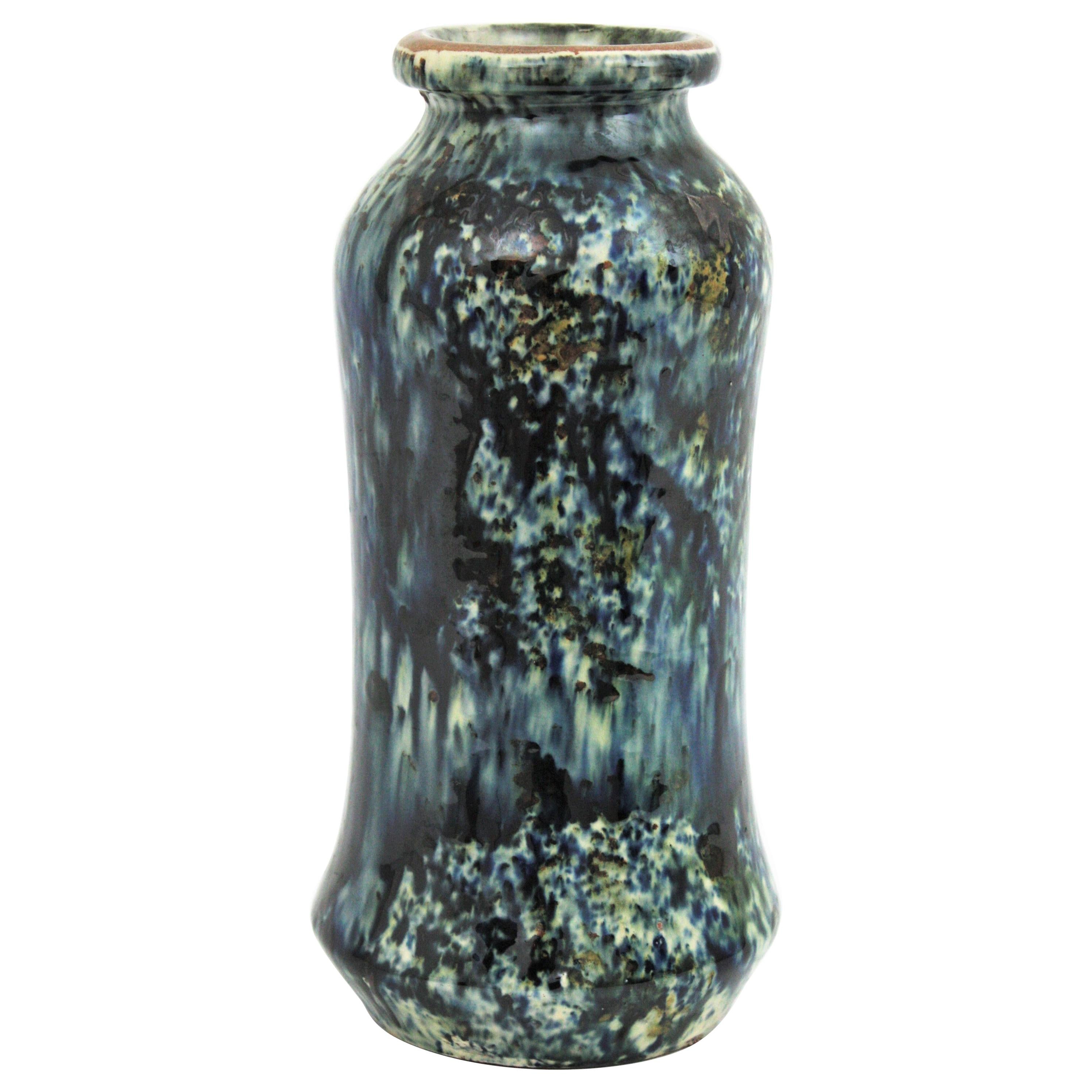 Spanish glazed terracotta spotted vase, Spain, circa 1960s.
Marine blue, white, black.
It has a mark on the bottom (IOX).
Beautiful to be used as flower vase or to be exhibited as a part of a ceramics collection
Measures: 25 cm height x 12.5 cm