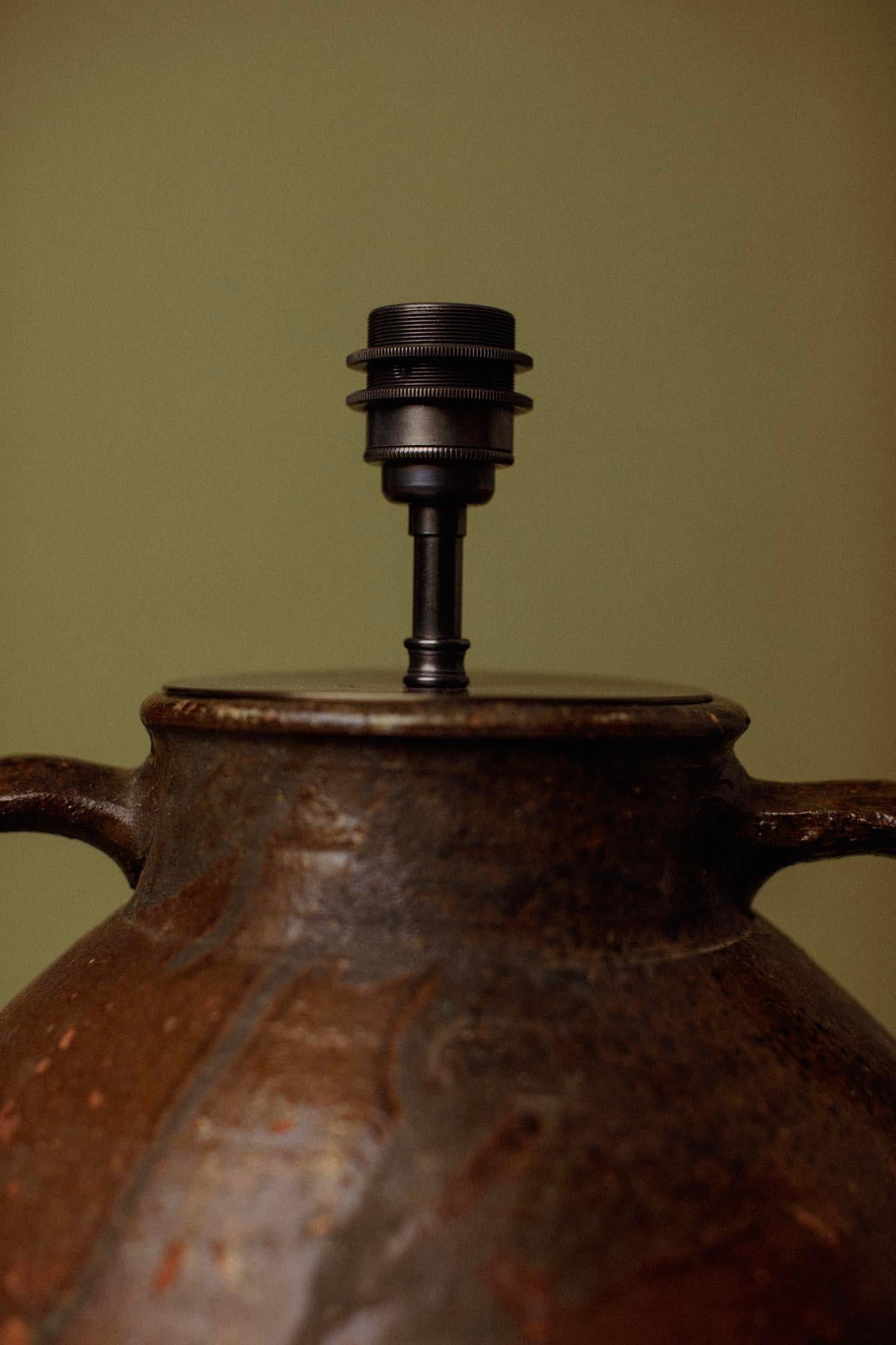 Primitif Lampe de table en céramique turque émaillée en terre cuite 20e siècle Antiquité en vente