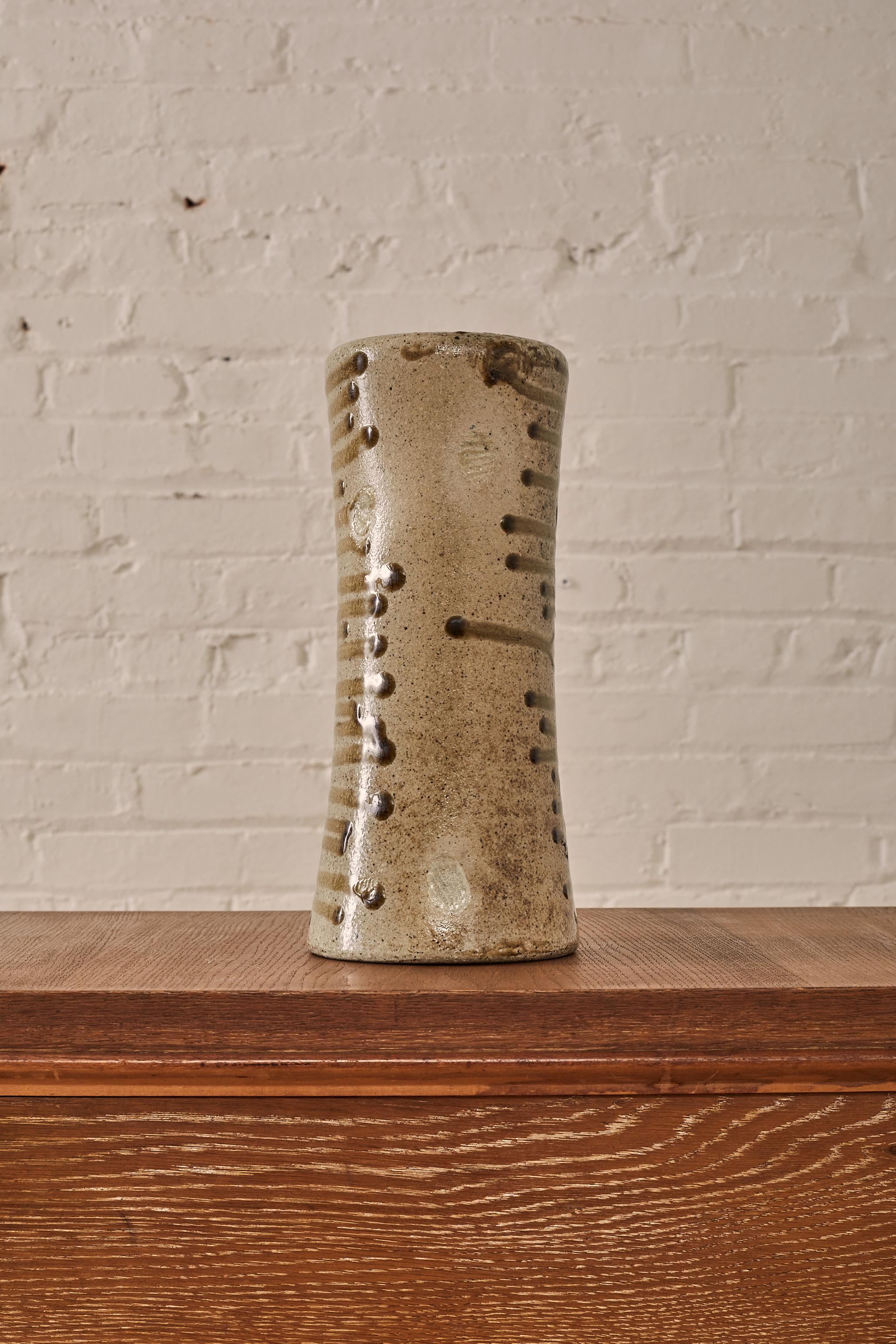 Vase aus glasierter Keramik von David Stuempfle

Technische Details:

Abmessungen: 12.25 