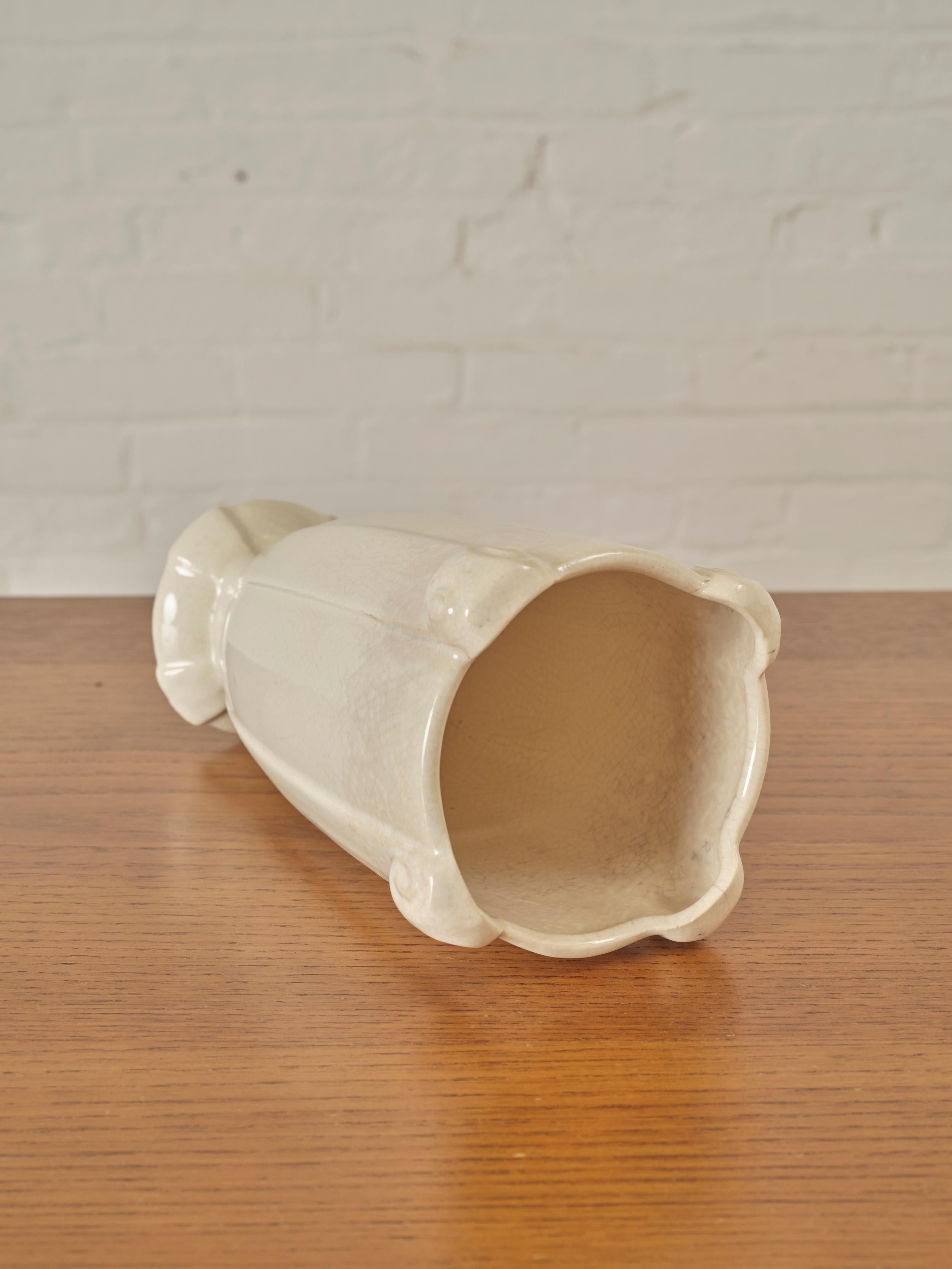 Glasierte Vase von McCoy Pottery im Zustand „Gut“ im Angebot in Long Island City, NY