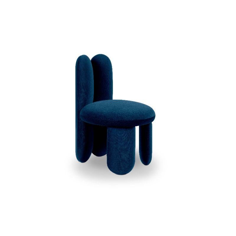 Sedia Glazy, gentile 873 di Royal Stranger
Dimensioni: L 58 P 84 H 85 cm SH 50 SD 46 cm
Materiali: Tappezzeria

Disponibile anche: Tappezzeria in tutti i tessuti della collezione Royal Stranger e COM (Materiale proprio del cliente). Base