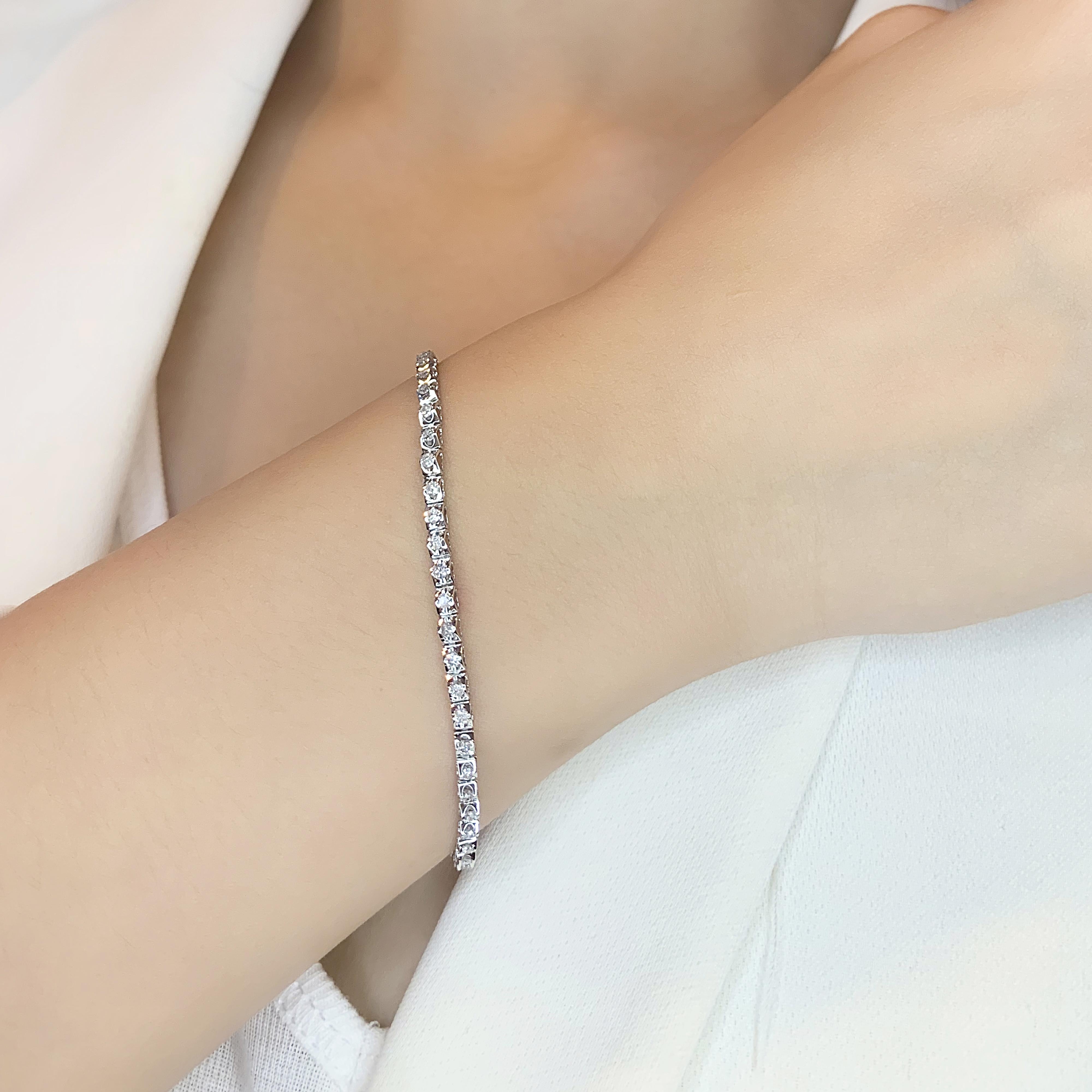 Adorn your wrist with this sophisticated 18K White Gold bracelet, featuring 45 round brilliant natural diamonds with a total carat weight of 0.5ct. Each diamond exhibits a stunning G color grade and SI clarity, ensuring an exquisite sparkle.