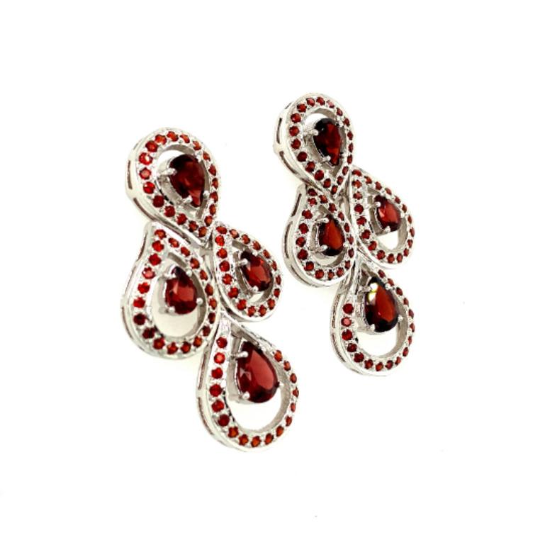 Gleaming Garnet Sterling Silver Chandelier Earrings for Wedding In New Condition For Sale In Houston, TX
