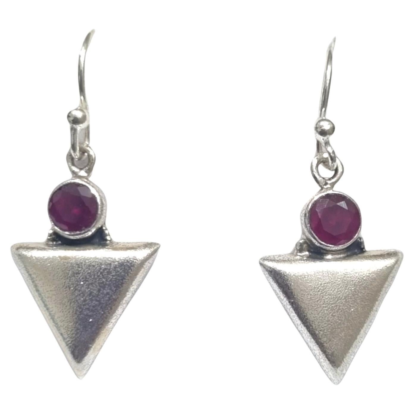 Gleaming Garnet: Sterling Silver Dangle Earrings For Sale