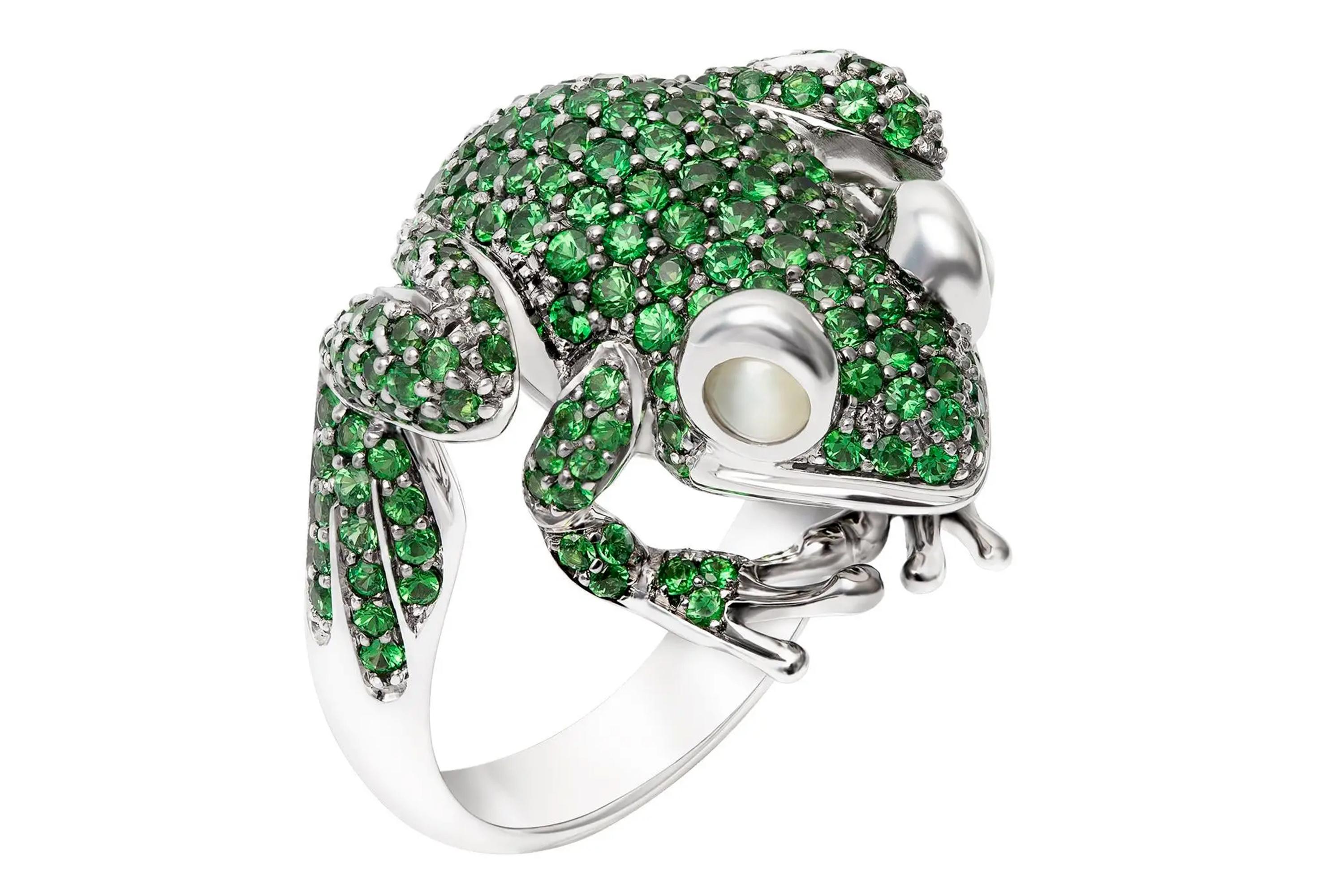 Women's or Men's Gleaming Green Tsavorite and Cat's Eye Frog Ring For Sale