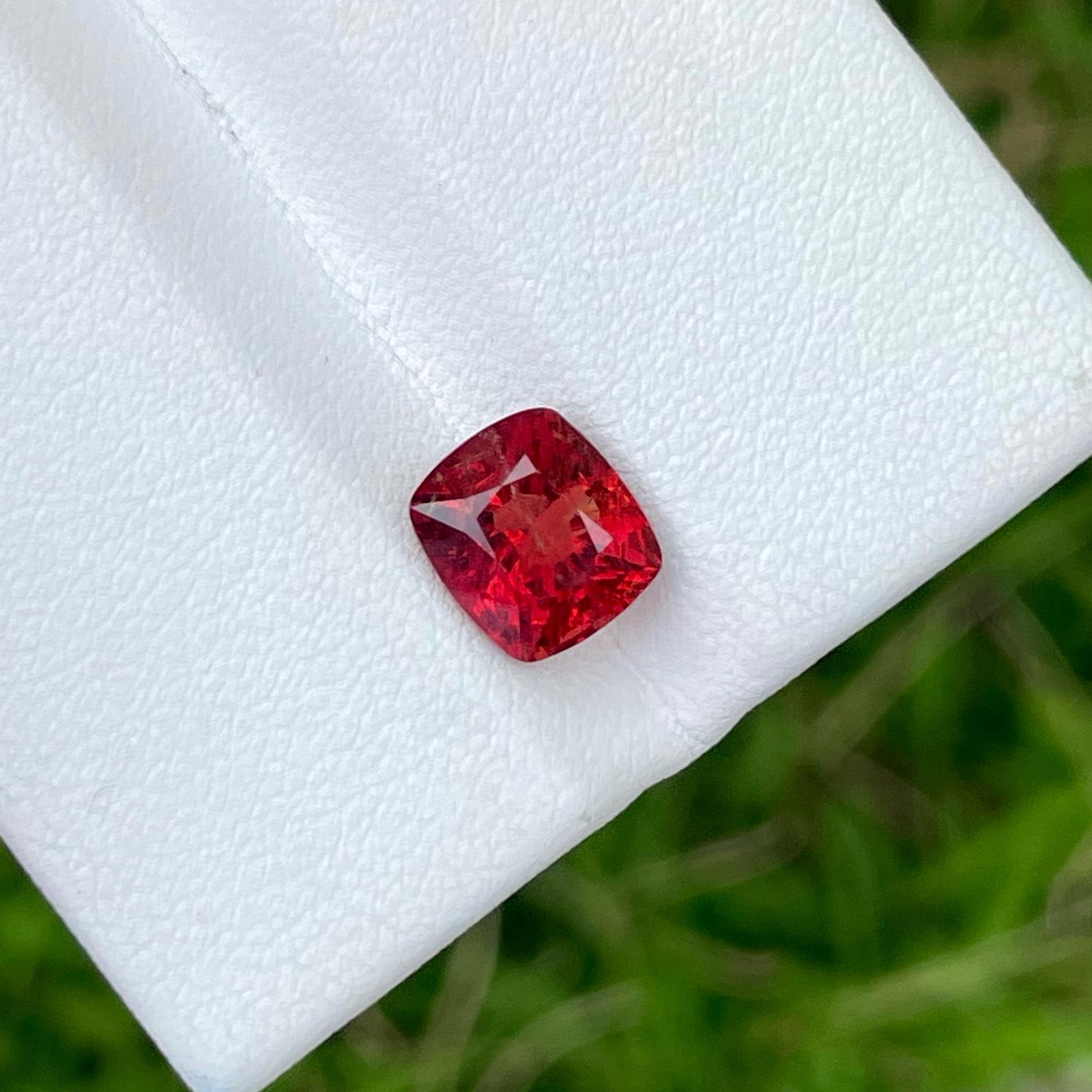 Gleaming Red Burmese Spinel 2.45 carats Cushion Cut Natural Loose Gemstone In New Condition In Bangkok, TH
