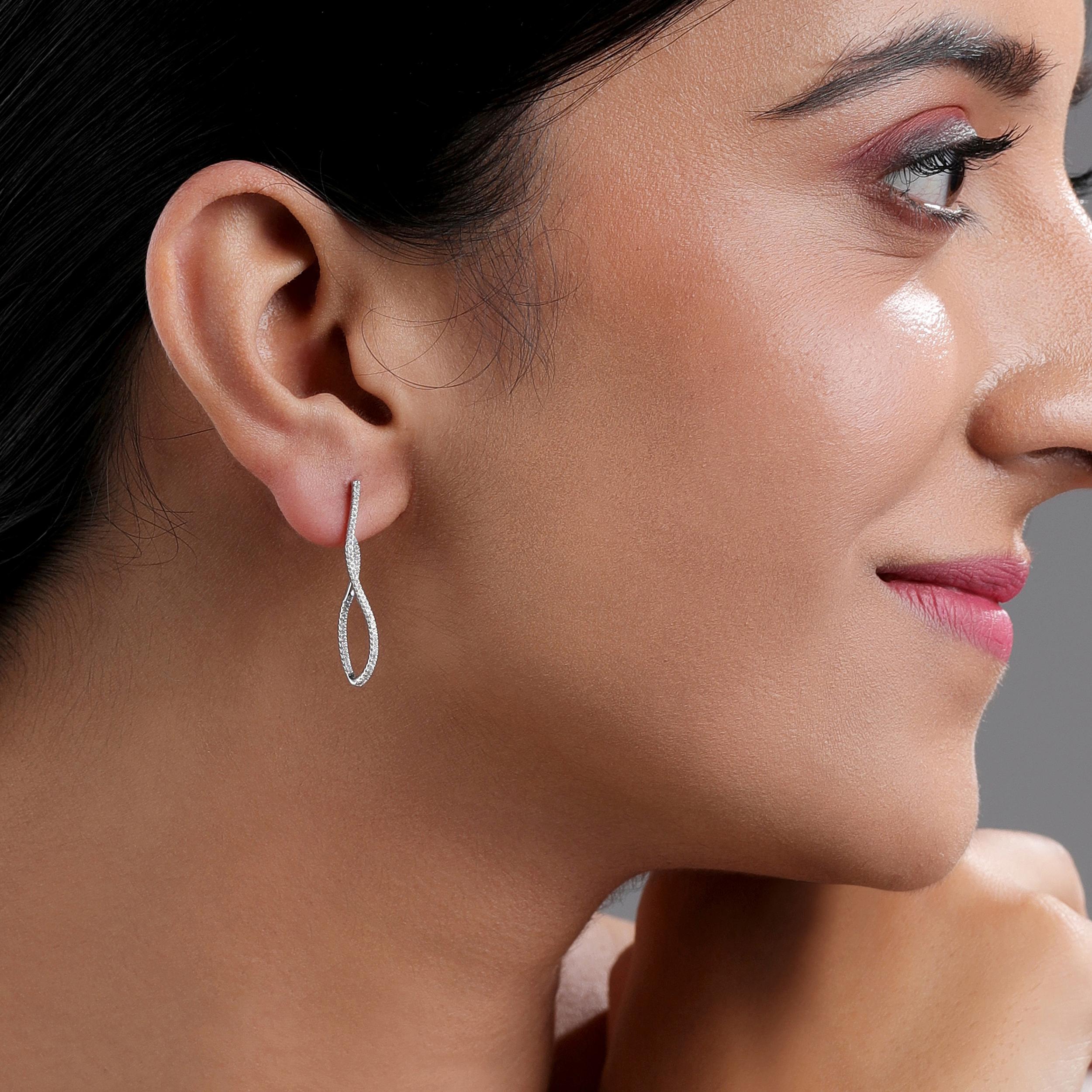 GLEAMIRE, boucles d'oreilles pendantes 30,5 mm en or 14 carats avec diamants naturels 0,2 carat F-SI Neuf - En vente à Los Angeles, CA