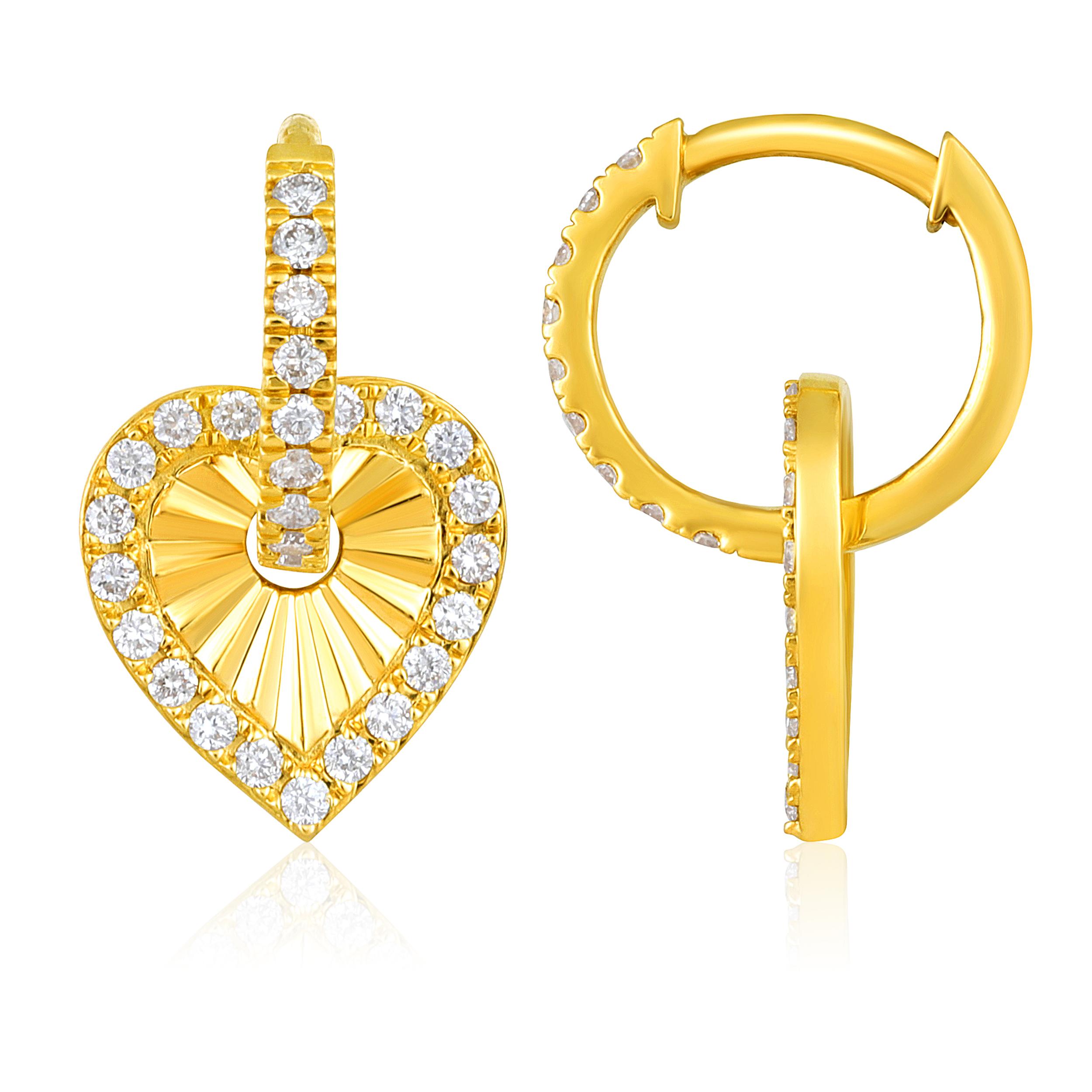 Fabriquées en or jaune 14 carats de 3,29 grammes, les boucles d'oreilles contiennent 58 pierres de diamants ronds naturels d'un total de 0,47 carat de couleur F-G et de pureté SI.

UNE ESSENCE CONTEMPORAINE ET INTEMPORELLE : Fabriqué en 14 carats/18