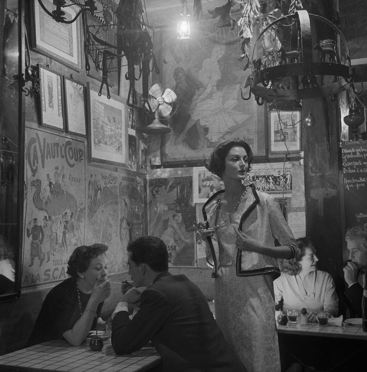 Gleb Derujinsky Figurative Photograph – Karmin in Chanel