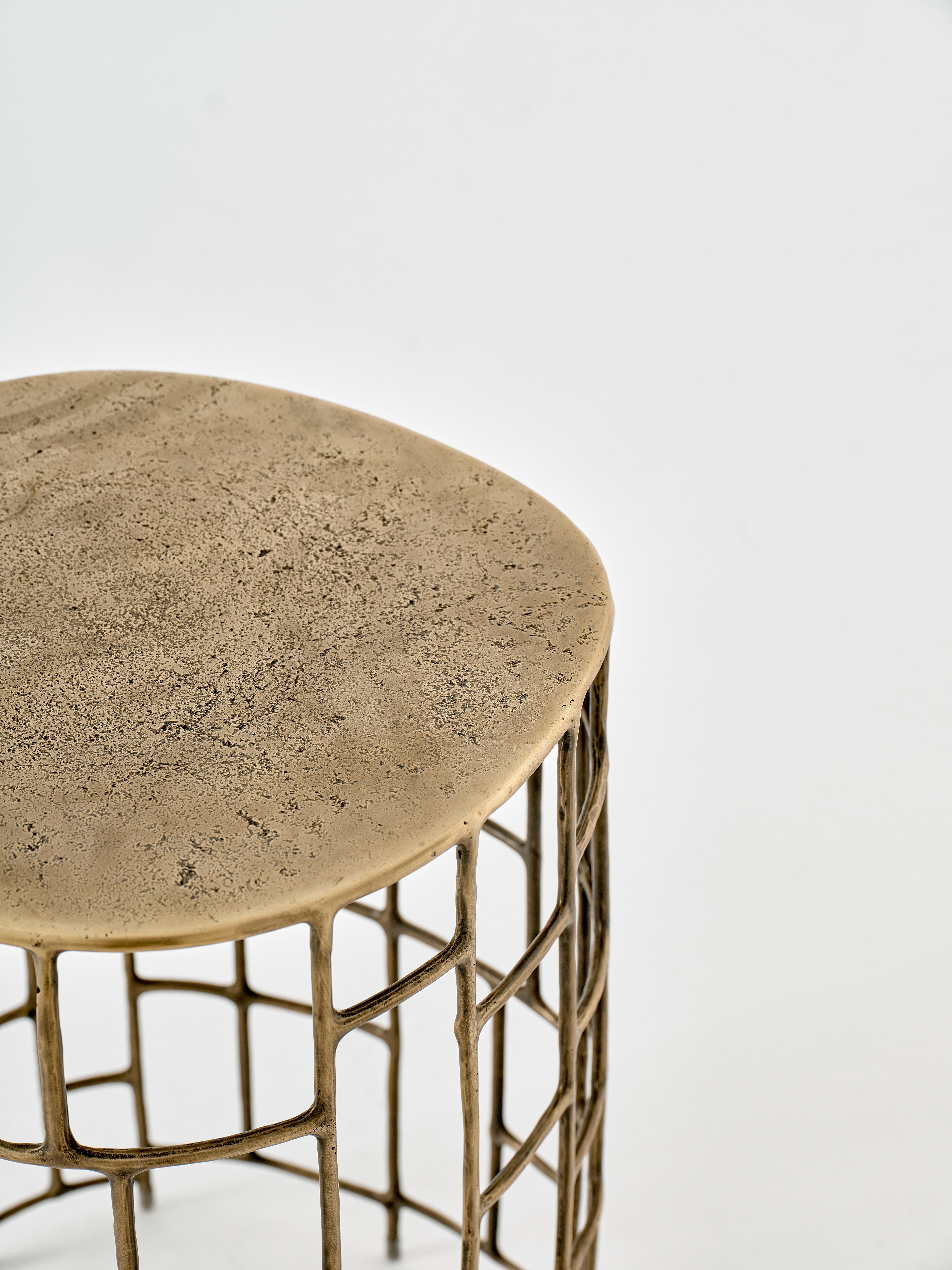 Table d'appoint Glee en cuivre par DAaZ
Édition limitée
Dimensions : D 33 x L 33 x H 51 cm.
MATERIAL : Cuivre.


DAaZ Furniture honore l'esprit d'aventure. Nous acceptons de sortir de l'ordinaire et nous nous délectons de la magie qui se dégage de