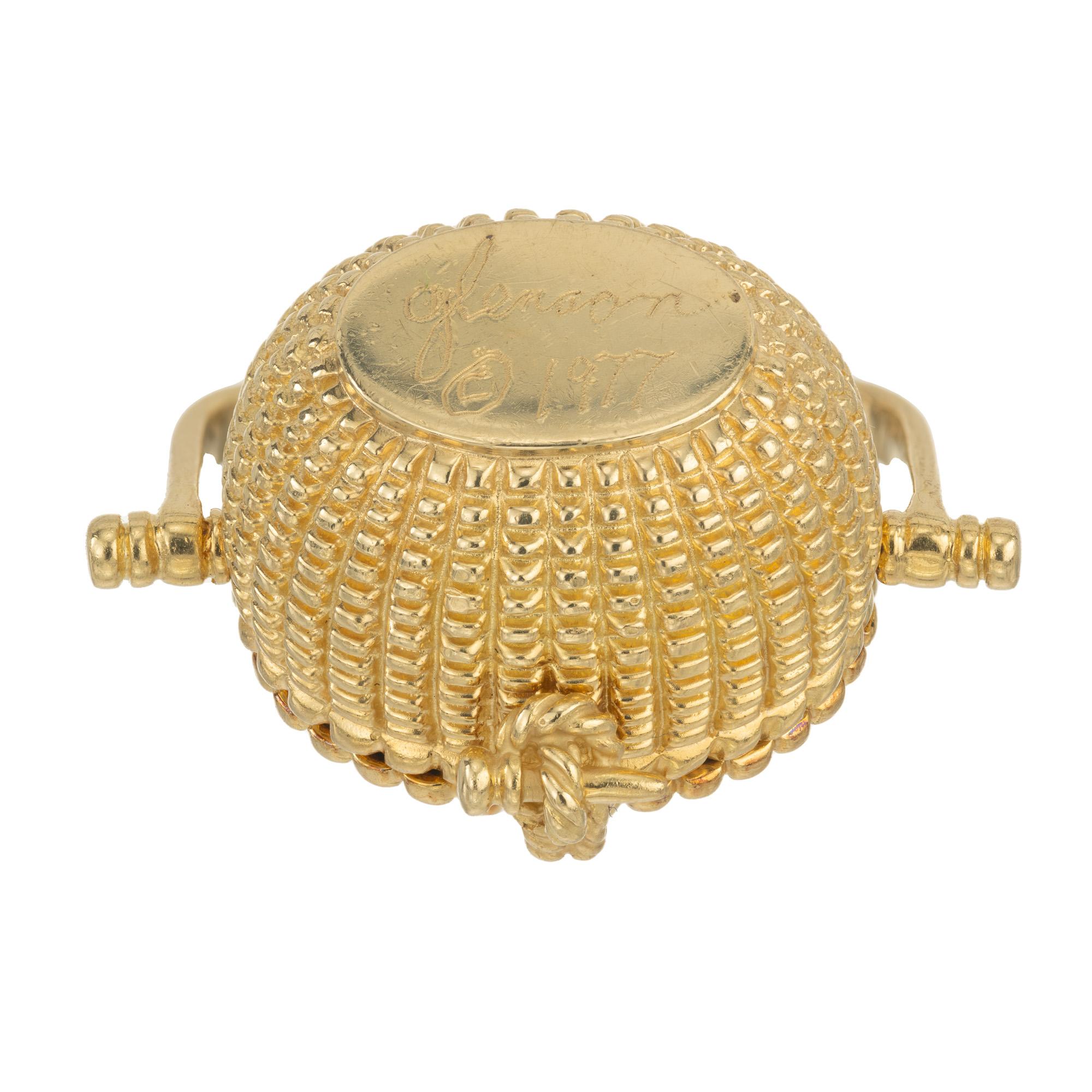 Women's Glenaan Signed 1977 18k Yellow Gold Nantucket Basket Pendant