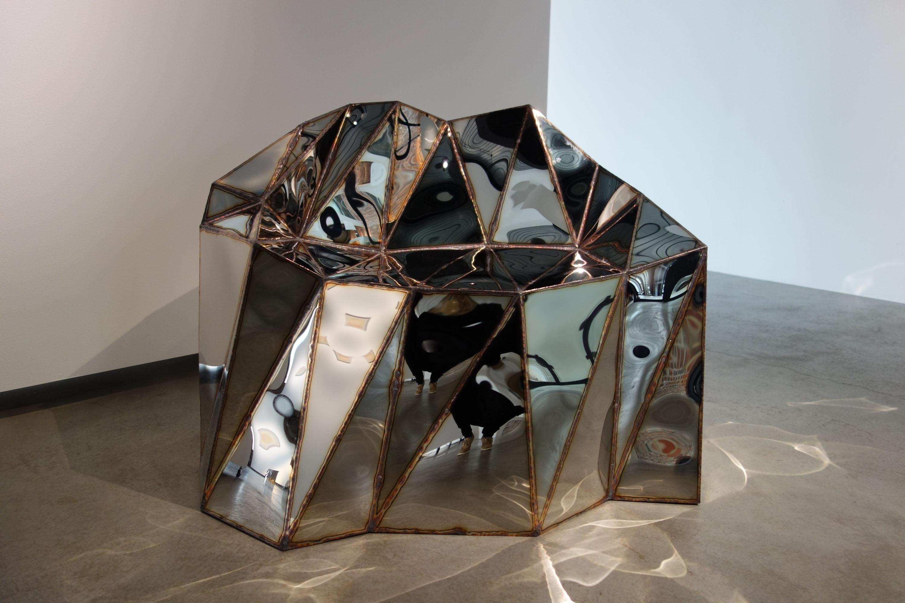 Postmoderne Chaise Glenda en acier inoxydable et poli miroir soudé par Julian Mayor en vente
