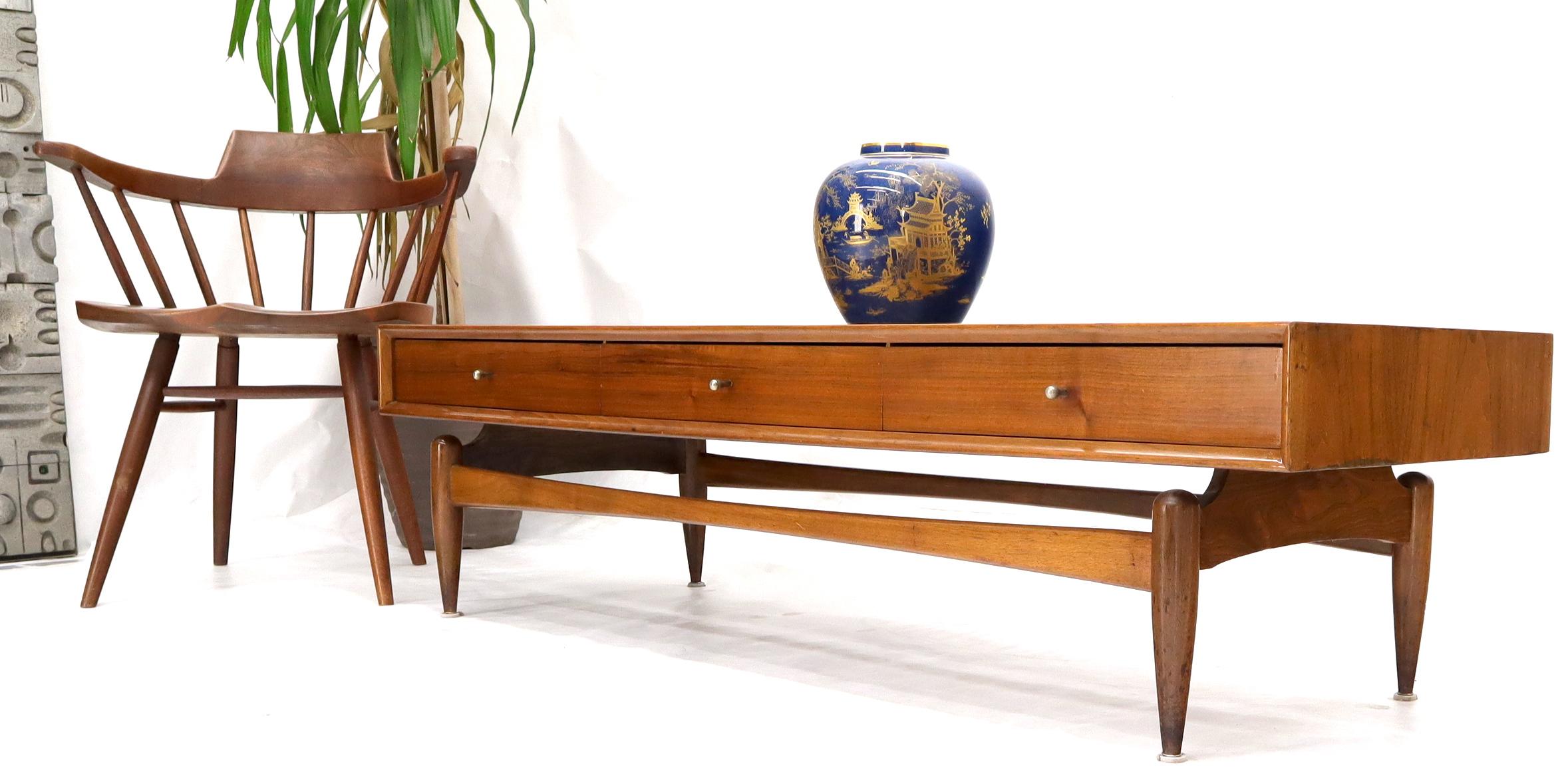 Glenn of California Atr. Walnut Three Drawers Coffee Table on Sculpted Legs For Sale 5