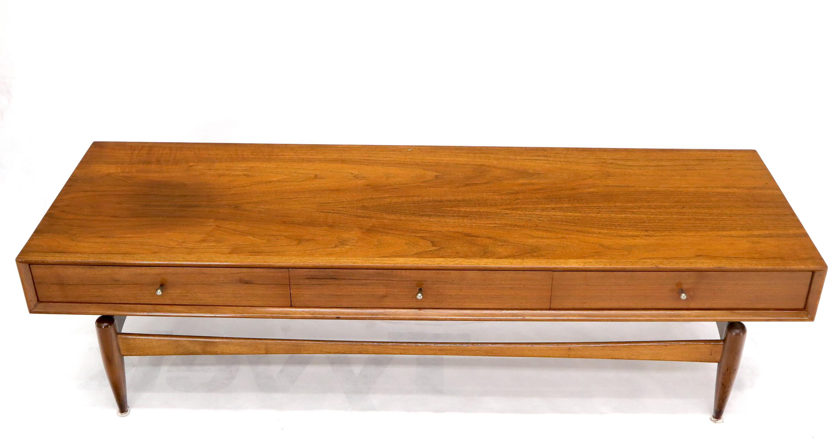 Mid-Century Modern walnut three drawers sculptured legs stretcher coffee table attributed to Glenn of California.