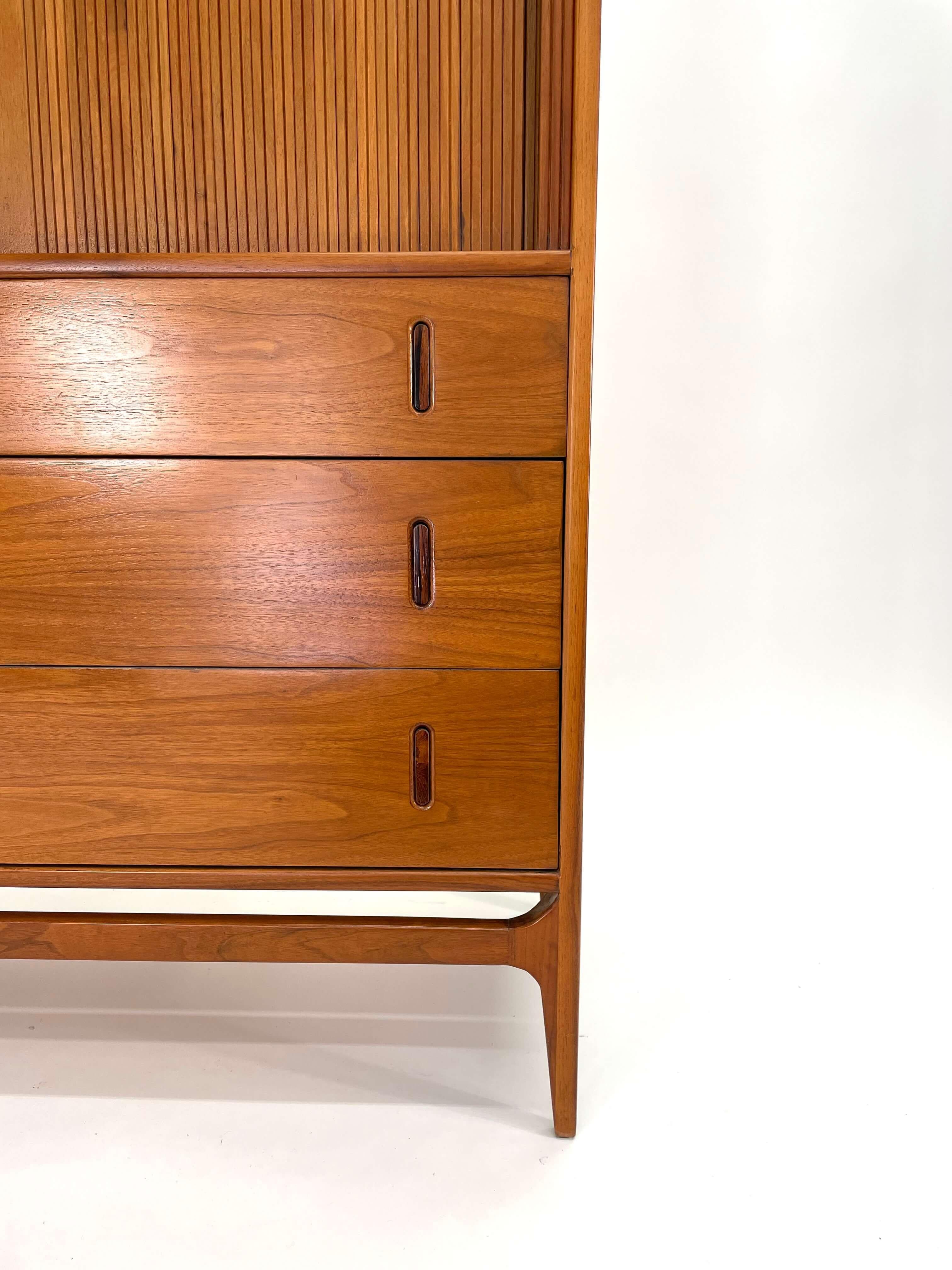 Glenn of California Gentleman's Dresser by Richard Thompson 2