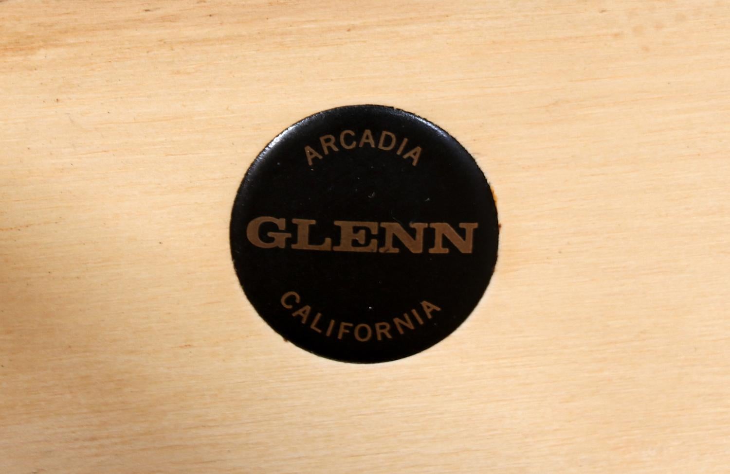 Glenn of California Crédence à portes tambour avec dessus en formica noir en vente 6