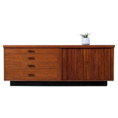 Glenn of California Crédence à portes tambour avec dessus en formica noir