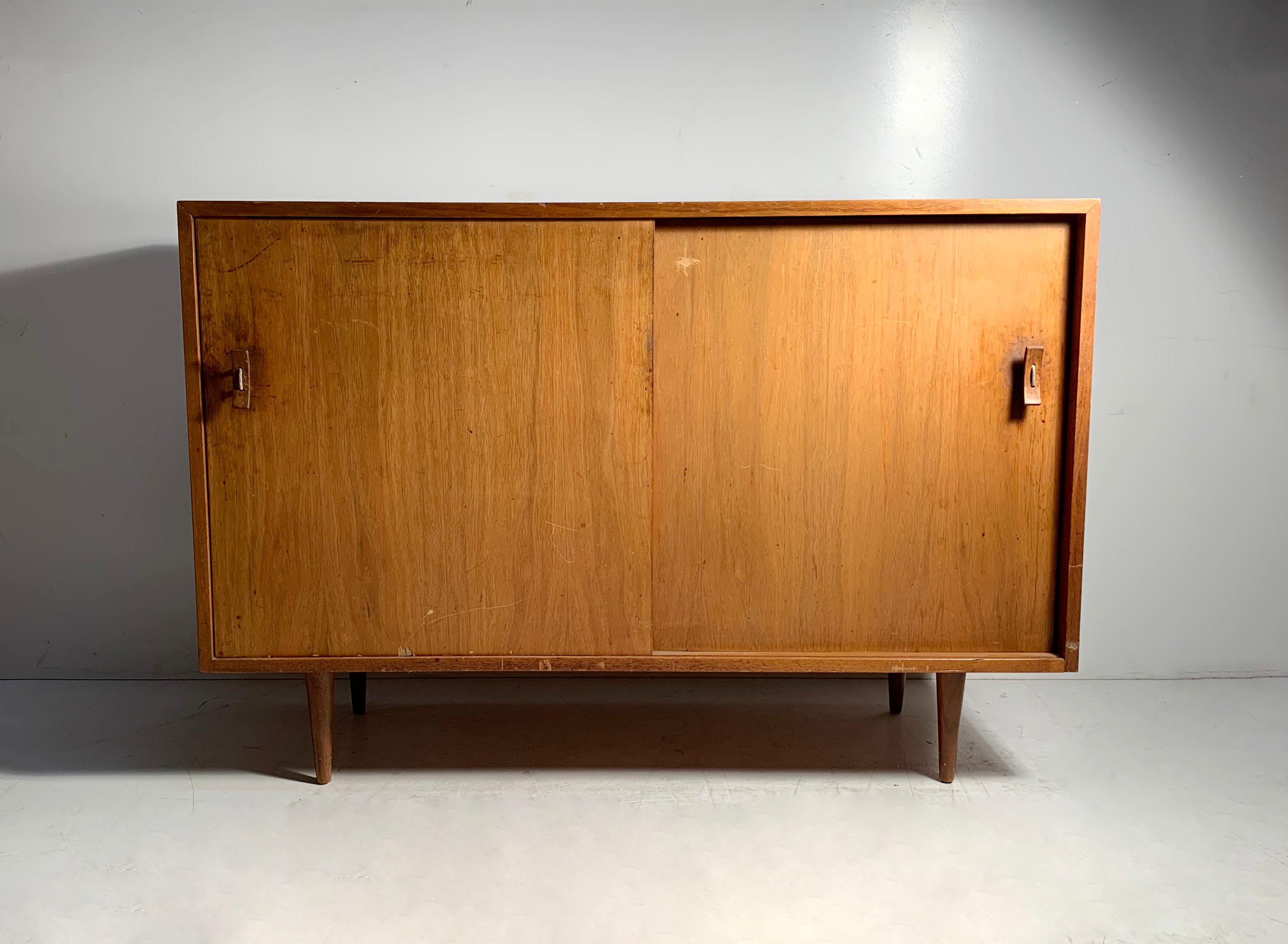 Glenn of California vintage sideboard cabinet by Stanley Young. Great scale and proportion. Works well in both larger and smaller interiors. Original red paint on interior drawers. Beautiful grain to wood. Stanley Young's signature handles.

In the