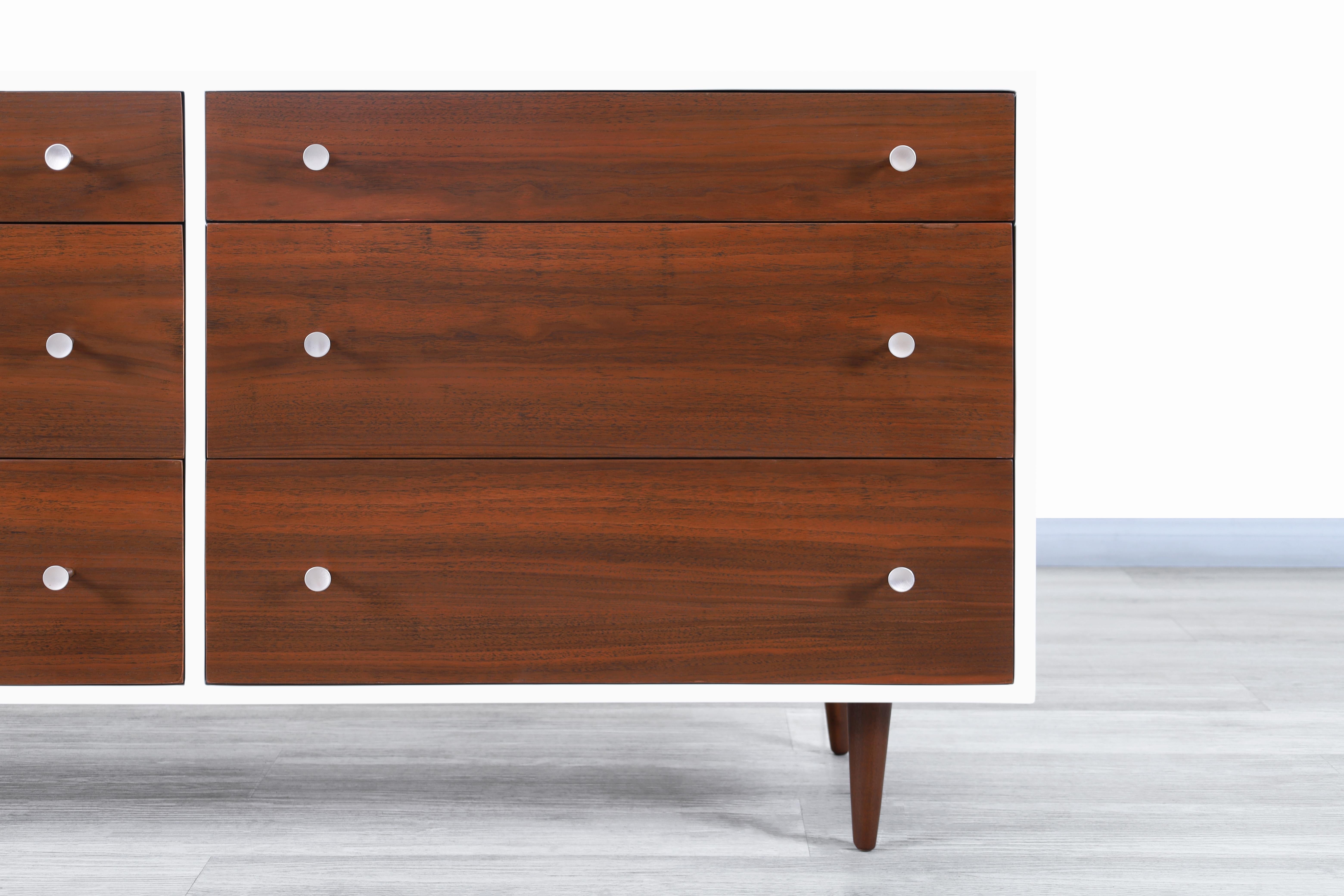 Glenn of California Walnut and Lacquered Dresser by Milo Baughman For Sale 1
