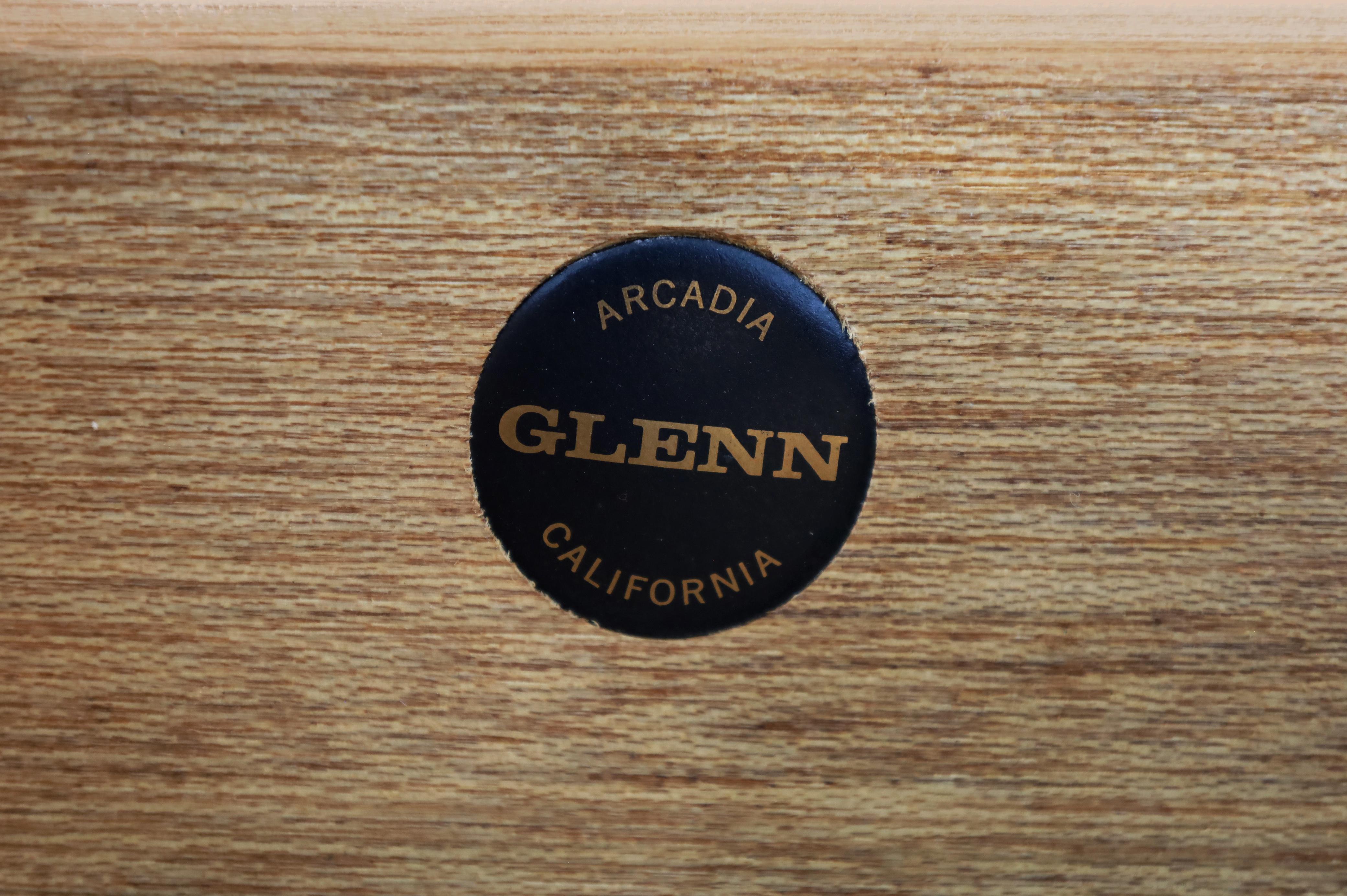 Credenza de nogal Glenn of California de John Kapel Laminado en venta