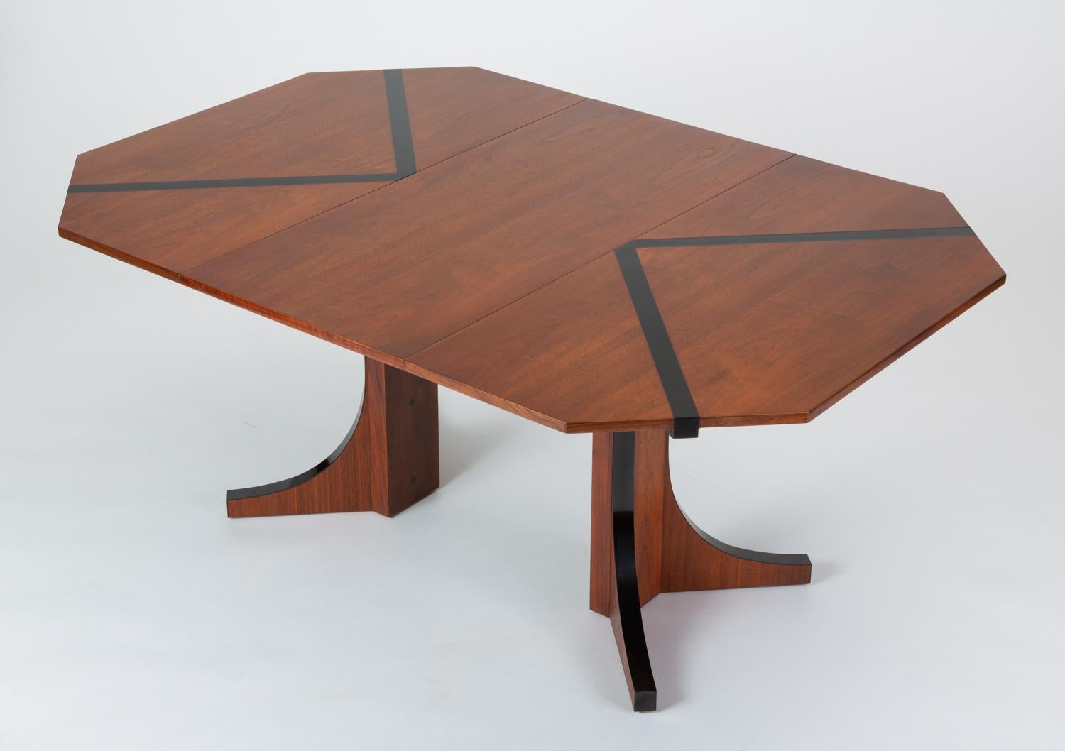 Glenn of California Walnut Dining Table by John Kapel In Excellent Condition In Los Angeles, CA