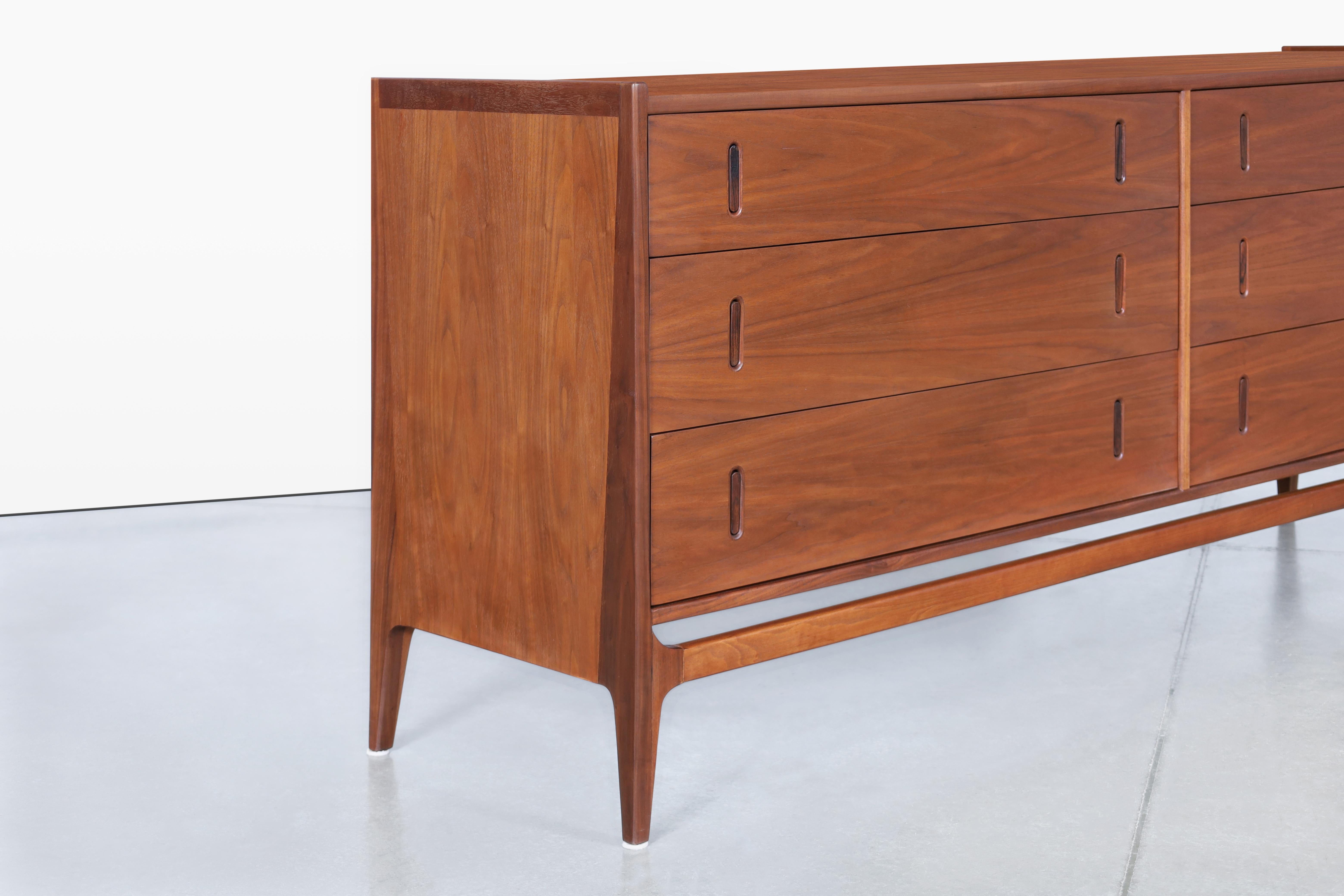 Mid-Century moderno Comò in noce Glenn of California di Richard Thompson in vendita